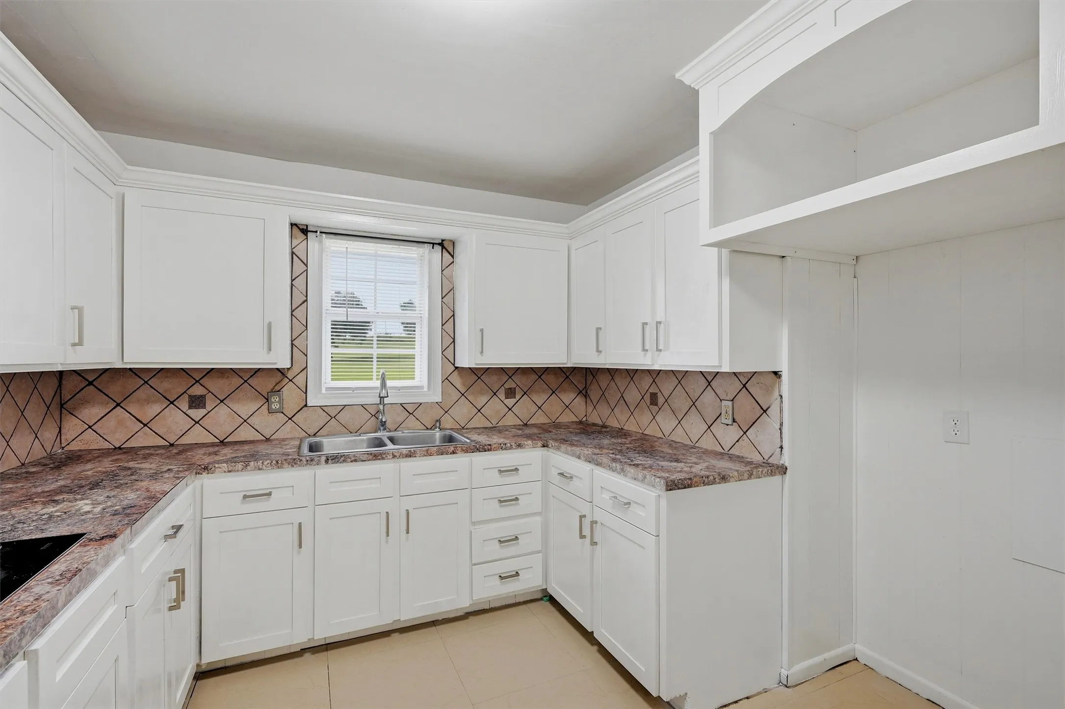 Single Family Residence For Sale in Grayson County , 2011 W Houston Street, Sherman, Texas 75092, 6 Bedroom, 4 Bathroom, Garage spaces, 2,737 Sqft, built in 1962, mls#21347124, Real Estate Agent in Sherman, Homes For Sale in Grayson county, Homes For Sale in Sherman, Realtor in Sherman Texas, Real Estate Brokerage Independent Realty Texas, Luminita Cordes Realtor