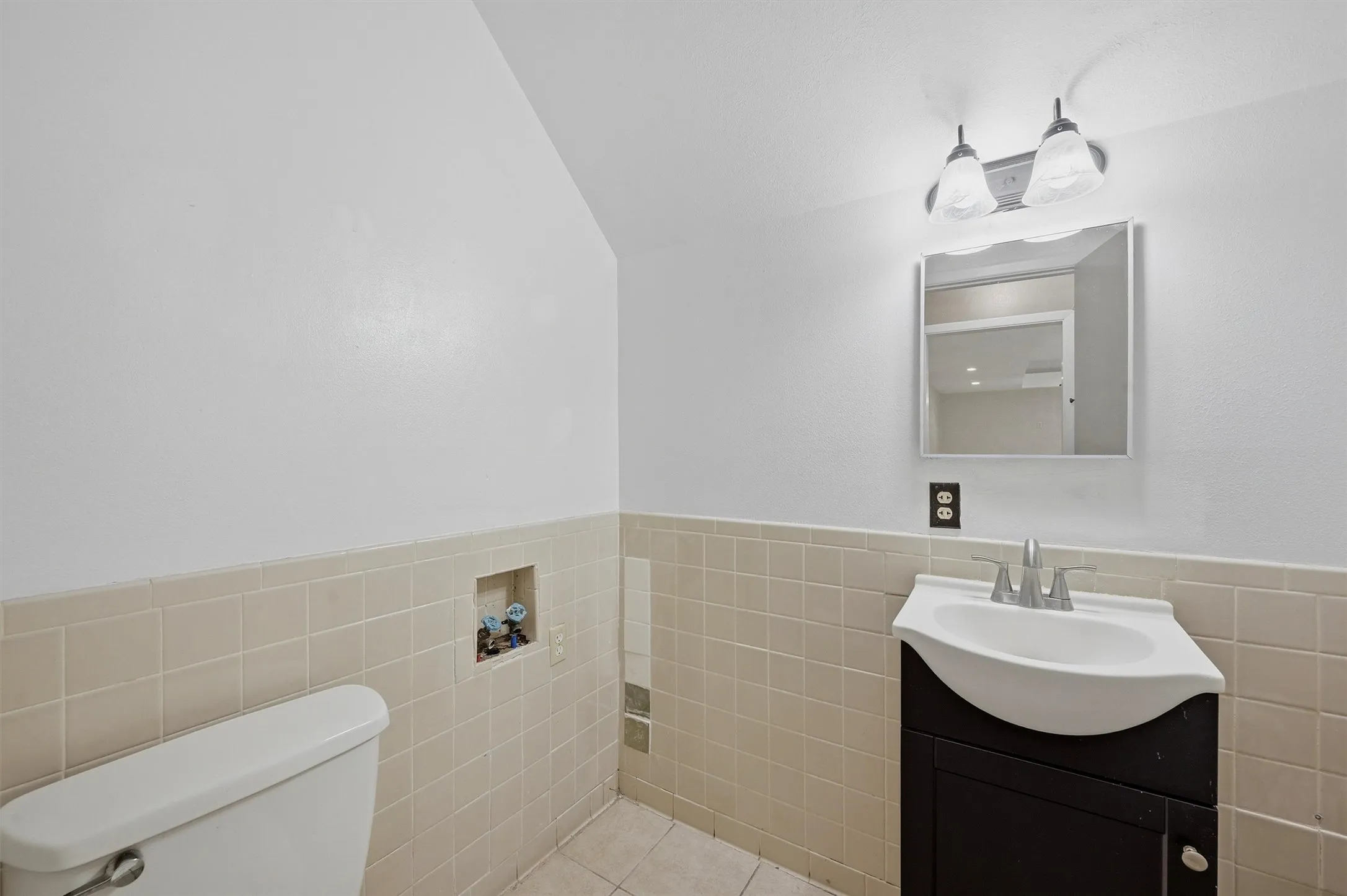 Single Family Residence For Sale in Grayson County , 2011 W Houston Street, Sherman, Texas 75092, 6 Bedroom, 4 Bathroom, Garage spaces, 2,737 Sqft, built in 1962, mls#21347124, Real Estate Agent in Sherman, Homes For Sale in Grayson county, Homes For Sale in Sherman, Realtor in Sherman Texas, Real Estate Brokerage Independent Realty Texas, Luminita Cordes Realtor