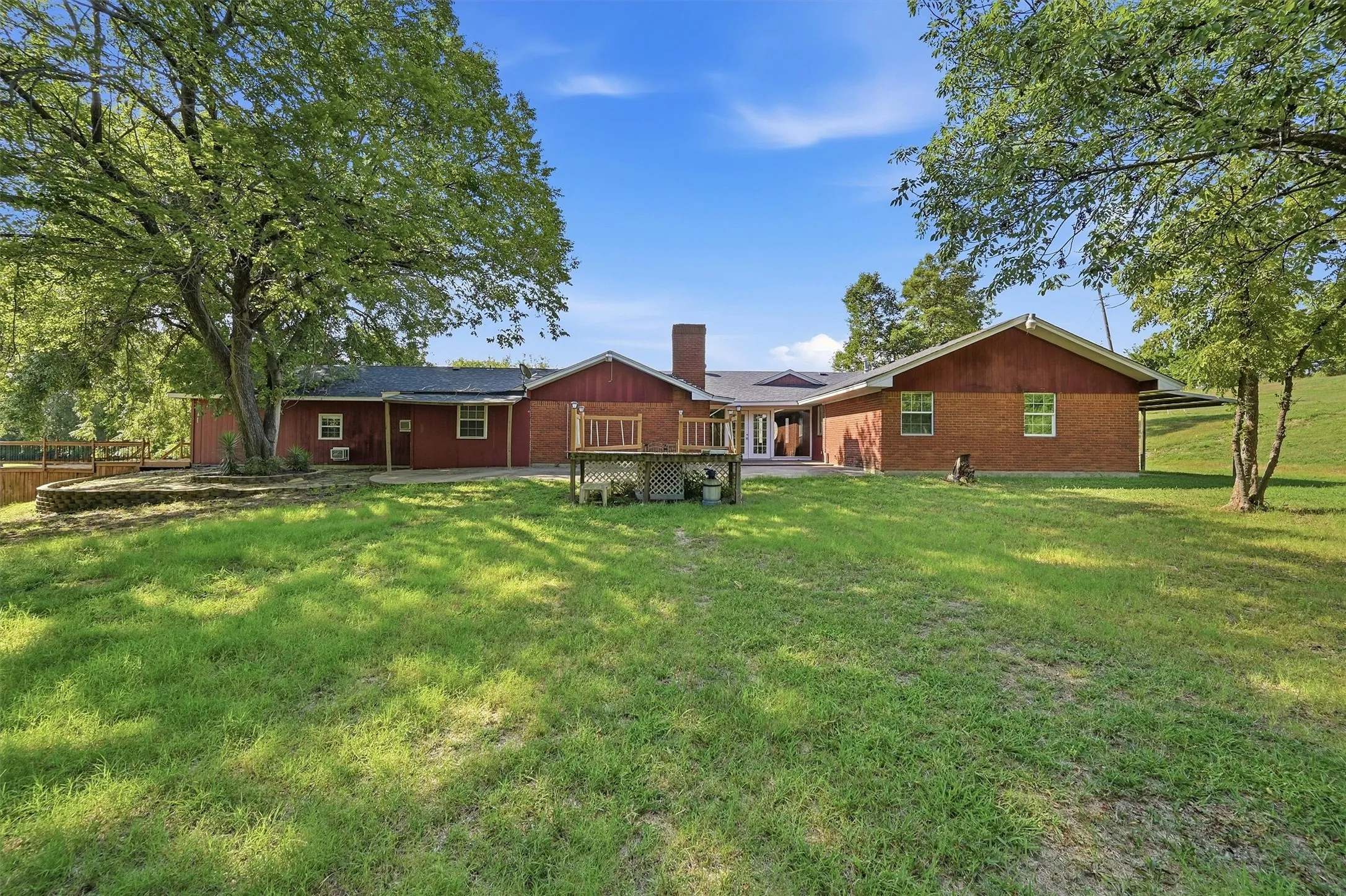 Single Family Residence For Sale in Grayson County , 2011 W Houston Street, Sherman, Texas 75092, 6 Bedroom, 4 Bathroom, Garage spaces, 2,737 Sqft, built in 1962, mls#21347124, Real Estate Agent in Sherman, Homes For Sale in Grayson county, Homes For Sale in Sherman, Realtor in Sherman Texas, Real Estate Brokerage Independent Realty Texas, Luminita Cordes Realtor