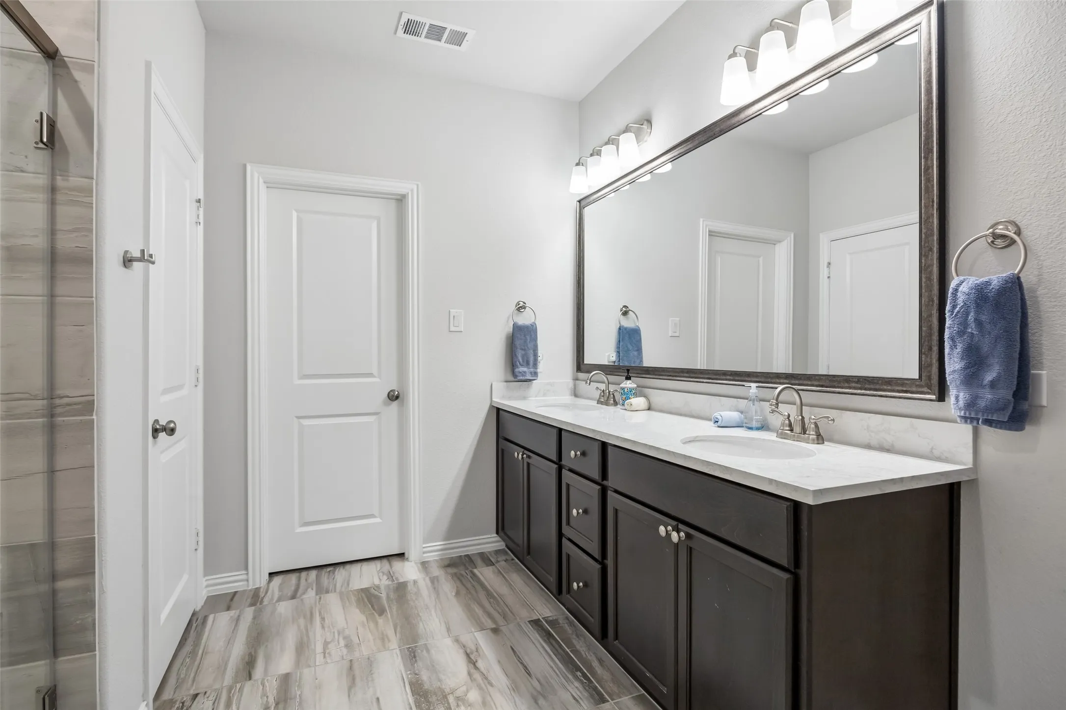 Single Family Residence For Sale in Dallas County , 1501 Buckeye Trail, Garland, Texas 75042, 4 Bedrooms, 3 Bathrooms, 2 Garage spaces, 2,633 Sqft, built in 2022, Price $525,000, mls#21348146, Real Estate Agent in Garland, Homes For Sale in Dallas county, Homes For Sale in Garland, Realtor in Garland Texas, Real Estate Brokerage Independent Realty Texas, Luminita Cordes Realtor