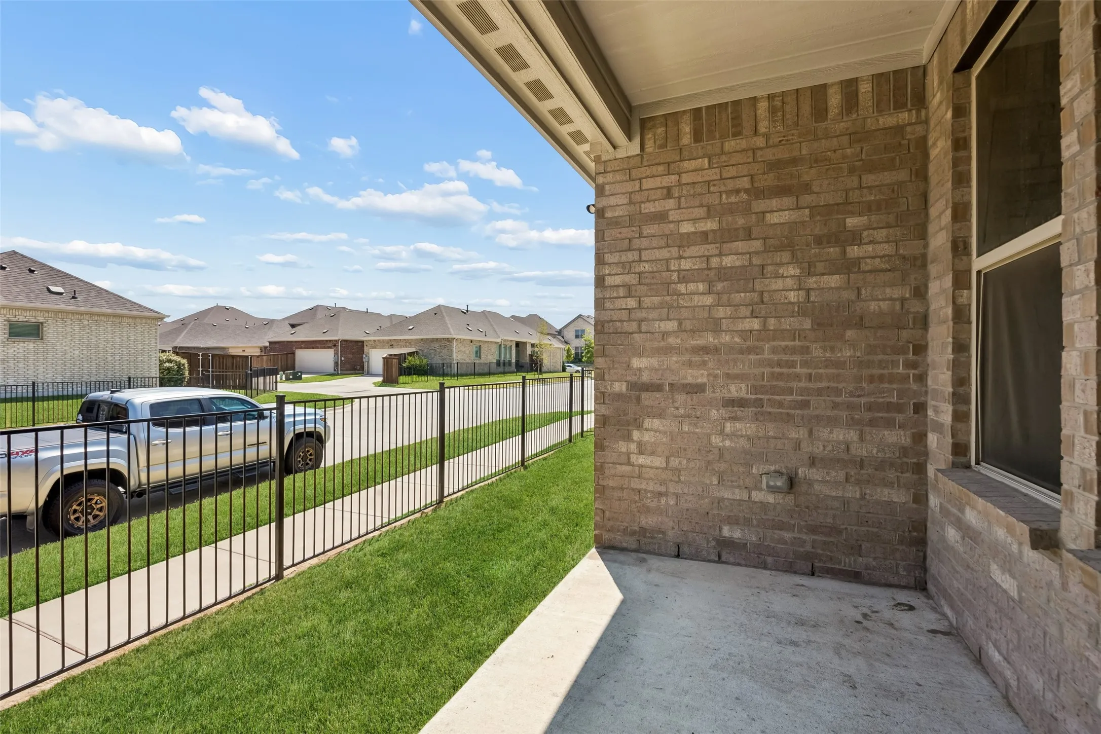 Single Family Residence For Sale in Dallas County , 1501 Buckeye Trail, Garland, Texas 75042, 4 Bedrooms, 3 Bathrooms, 2 Garage spaces, 2,633 Sqft, built in 2022, Price $525,000, mls#21348146, Real Estate Agent in Garland, Homes For Sale in Dallas county, Homes For Sale in Garland, Realtor in Garland Texas, Real Estate Brokerage Independent Realty Texas, Luminita Cordes Realtor