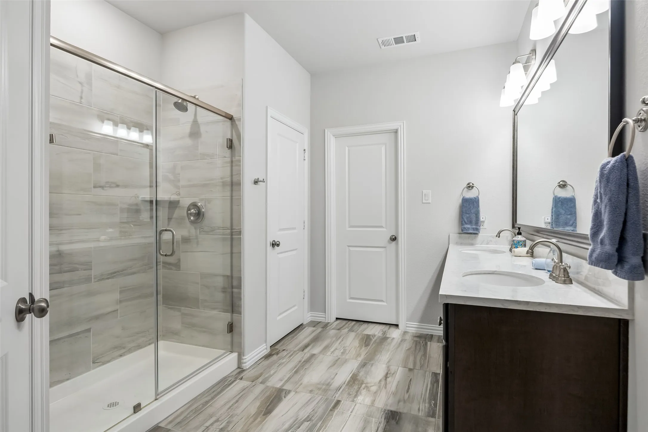 Single Family Residence For Sale in Dallas County , 1501 Buckeye Trail, Garland, Texas 75042, 4 Bedrooms, 3 Bathrooms, 2 Garage spaces, 2,633 Sqft, built in 2022, Price $525,000, mls#21348146, Real Estate Agent in Garland, Homes For Sale in Dallas county, Homes For Sale in Garland, Realtor in Garland Texas, Real Estate Brokerage Independent Realty Texas, Luminita Cordes Realtor
