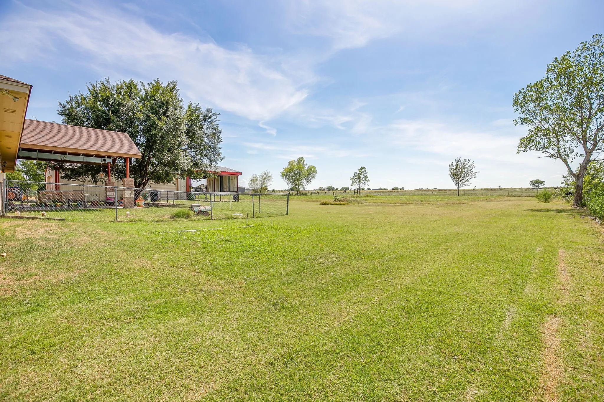 Single Family Residence For Sale in Johnson County , 7921 County Road 915b, Joshua, Texas 76058, 3 Bedroom, 2 Bathroom, 2 Garage spaces, 2,679 Sqft, built in 2007, mls#21348422, Real Estate Agent in Joshua, Homes For Sale in Johnson county, Homes For Sale in Joshua, Realtor in Joshua Texas, Real Estate Brokerage Independent Realty Texas, Luminita Cordes Realtor