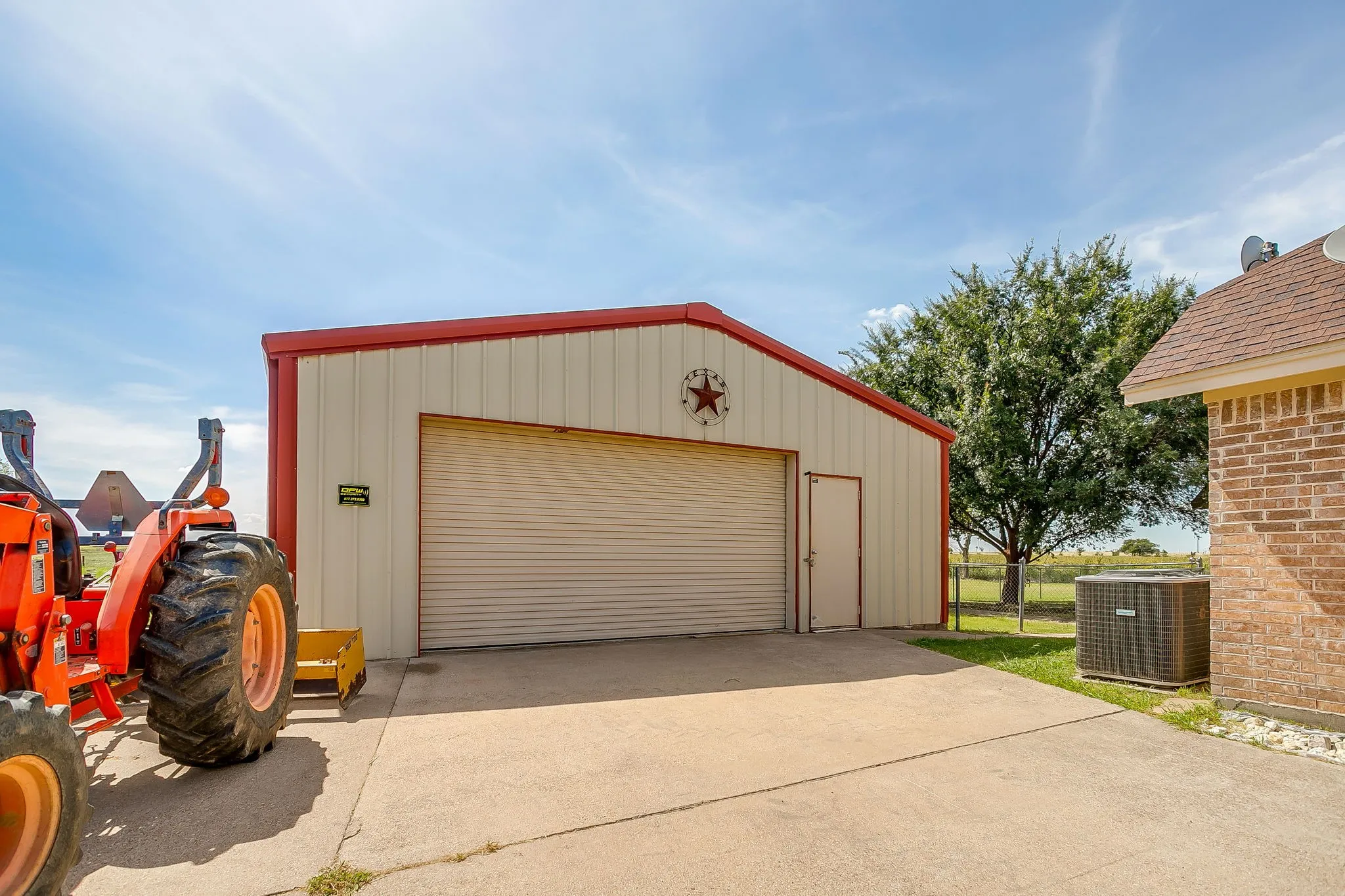Single Family Residence For Sale in Johnson County , 7921 County Road 915b, Joshua, Texas 76058, 3 Bedroom, 2 Bathroom, 2 Garage spaces, 2,679 Sqft, built in 2007, mls#21348422, Real Estate Agent in Joshua, Homes For Sale in Johnson county, Homes For Sale in Joshua, Realtor in Joshua Texas, Real Estate Brokerage Independent Realty Texas, Luminita Cordes Realtor