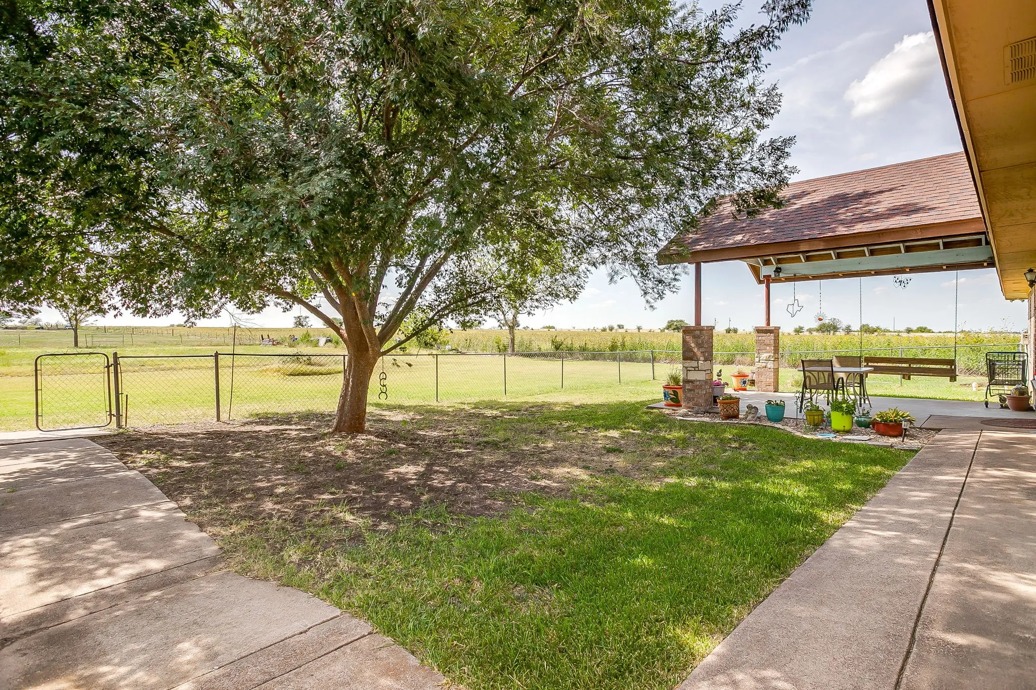 Single Family Residence For Sale in Johnson County , 7921 County Road 915b, Joshua, Texas 76058, 3 Bedroom, 2 Bathroom, 2 Garage spaces, 2,679 Sqft, built in 2007, mls#21348422, Real Estate Agent in Joshua, Homes For Sale in Johnson county, Homes For Sale in Joshua, Realtor in Joshua Texas, Real Estate Brokerage Independent Realty Texas, Luminita Cordes Realtor