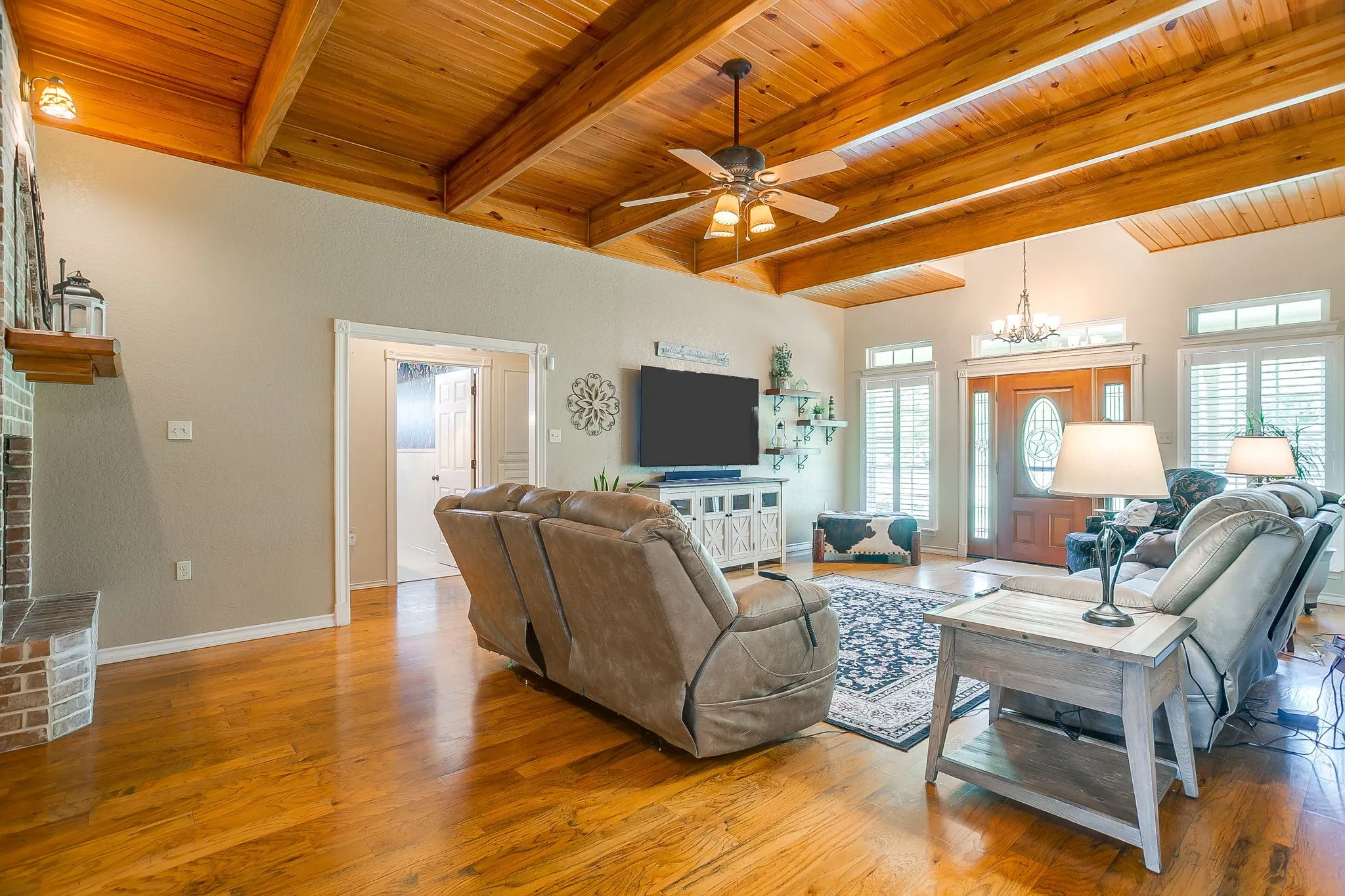 Single Family Residence For Sale in Johnson County , 7921 County Road 915b, Joshua, Texas 76058, 3 Bedroom, 2 Bathroom, 2 Garage spaces, 2,679 Sqft, built in 2007, mls#21348422, Real Estate Agent in Joshua, Homes For Sale in Johnson county, Homes For Sale in Joshua, Realtor in Joshua Texas, Real Estate Brokerage Independent Realty Texas, Luminita Cordes Realtor