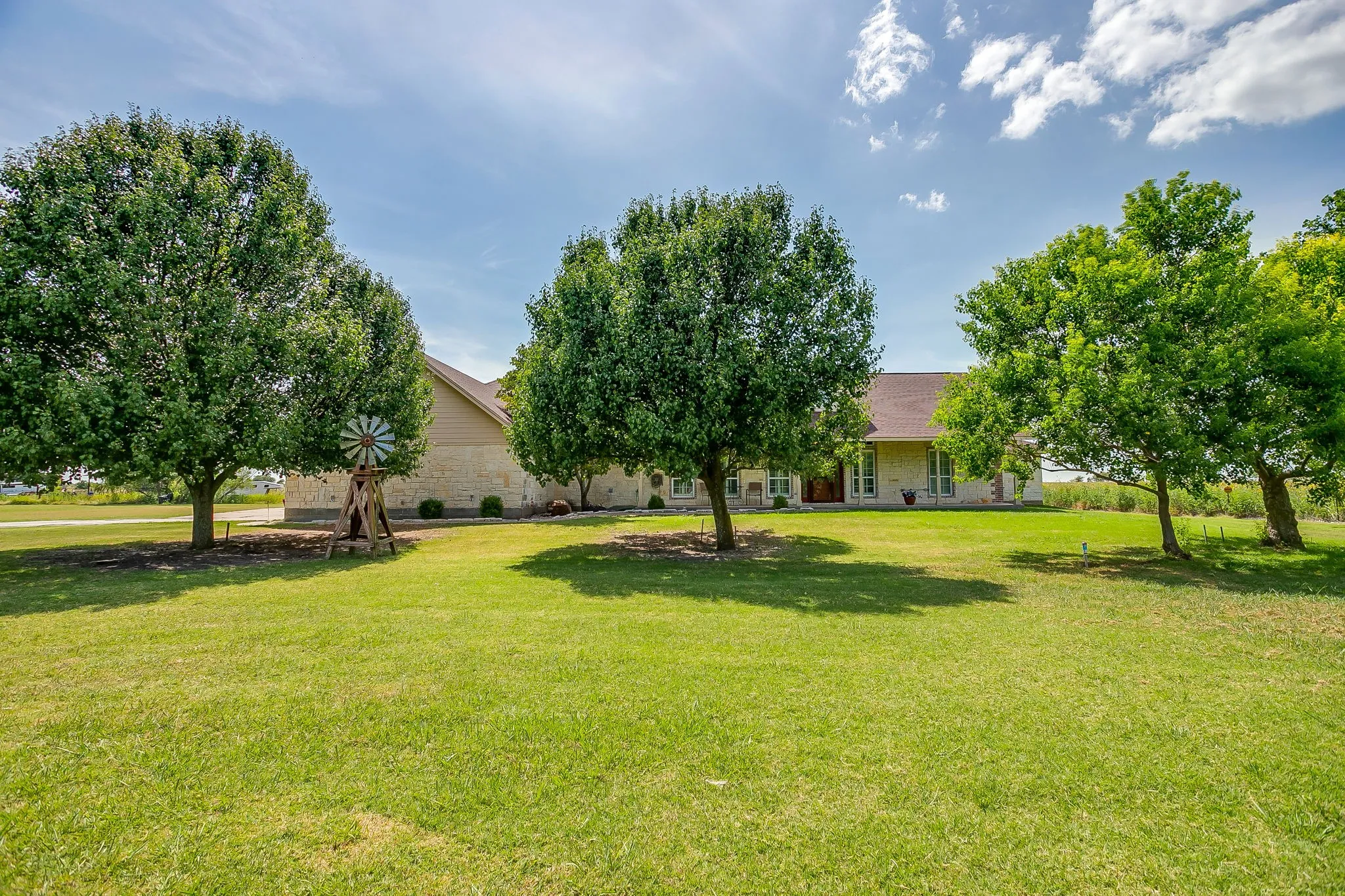 Single Family Residence For Sale in Johnson County , 7921 County Road 915b, Joshua, Texas 76058, 3 Bedroom, 2 Bathroom, 2 Garage spaces, 2,679 Sqft, built in 2007, mls#21348422, Real Estate Agent in Joshua, Homes For Sale in Johnson county, Homes For Sale in Joshua, Realtor in Joshua Texas, Real Estate Brokerage Independent Realty Texas, Luminita Cordes Realtor