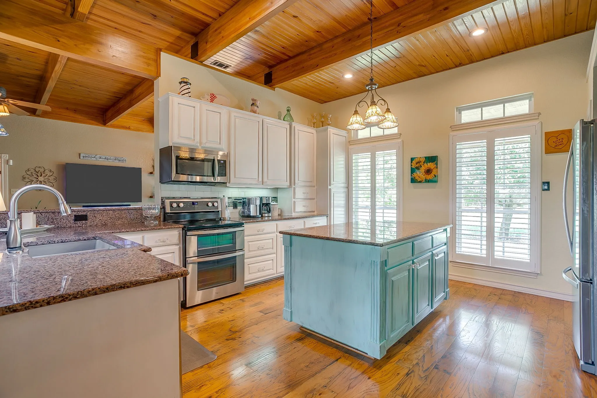 Single Family Residence For Sale in Johnson County , 7921 County Road 915b, Joshua, Texas 76058, 3 Bedroom, 2 Bathroom, 2 Garage spaces, 2,679 Sqft, built in 2007, mls#21348422, Real Estate Agent in Joshua, Homes For Sale in Johnson county, Homes For Sale in Joshua, Realtor in Joshua Texas, Real Estate Brokerage Independent Realty Texas, Luminita Cordes Realtor
