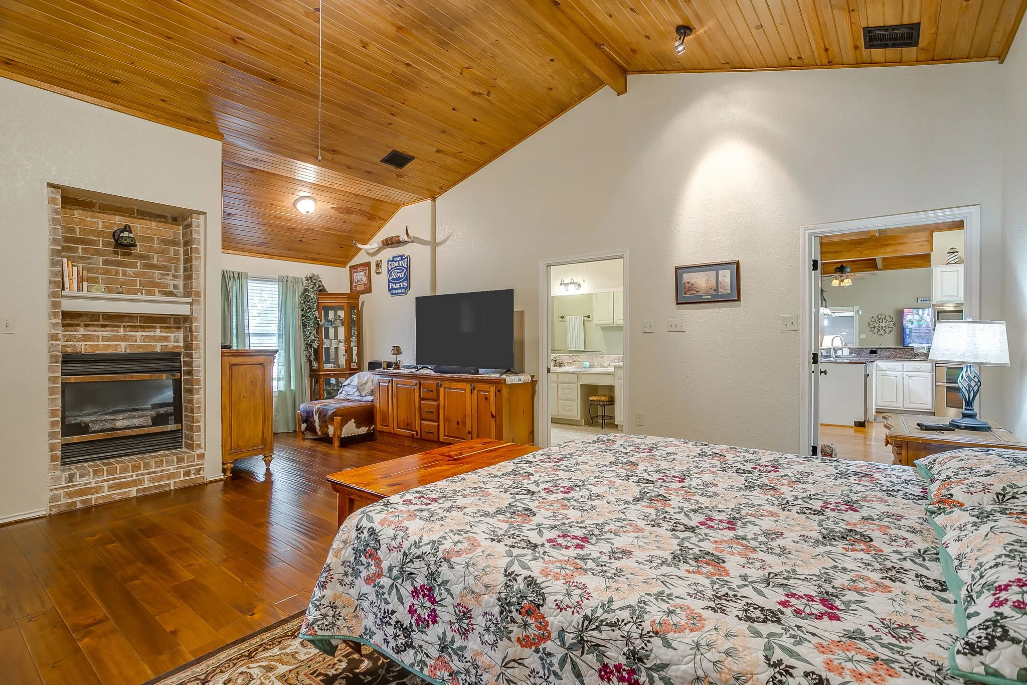 Single Family Residence For Sale in Johnson County , 7921 County Road 915b, Joshua, Texas 76058, 3 Bedroom, 2 Bathroom, 2 Garage spaces, 2,679 Sqft, built in 2007, mls#21348422, Real Estate Agent in Joshua, Homes For Sale in Johnson county, Homes For Sale in Joshua, Realtor in Joshua Texas, Real Estate Brokerage Independent Realty Texas, Luminita Cordes Realtor