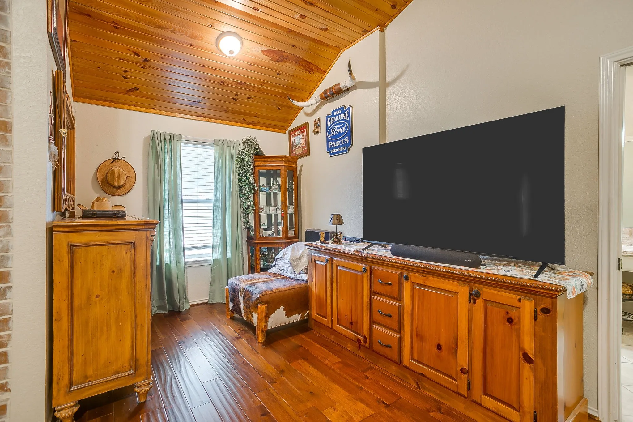 Single Family Residence For Sale in Johnson County , 7921 County Road 915b, Joshua, Texas 76058, 3 Bedroom, 2 Bathroom, 2 Garage spaces, 2,679 Sqft, built in 2007, mls#21348422, Real Estate Agent in Joshua, Homes For Sale in Johnson county, Homes For Sale in Joshua, Realtor in Joshua Texas, Real Estate Brokerage Independent Realty Texas, Luminita Cordes Realtor