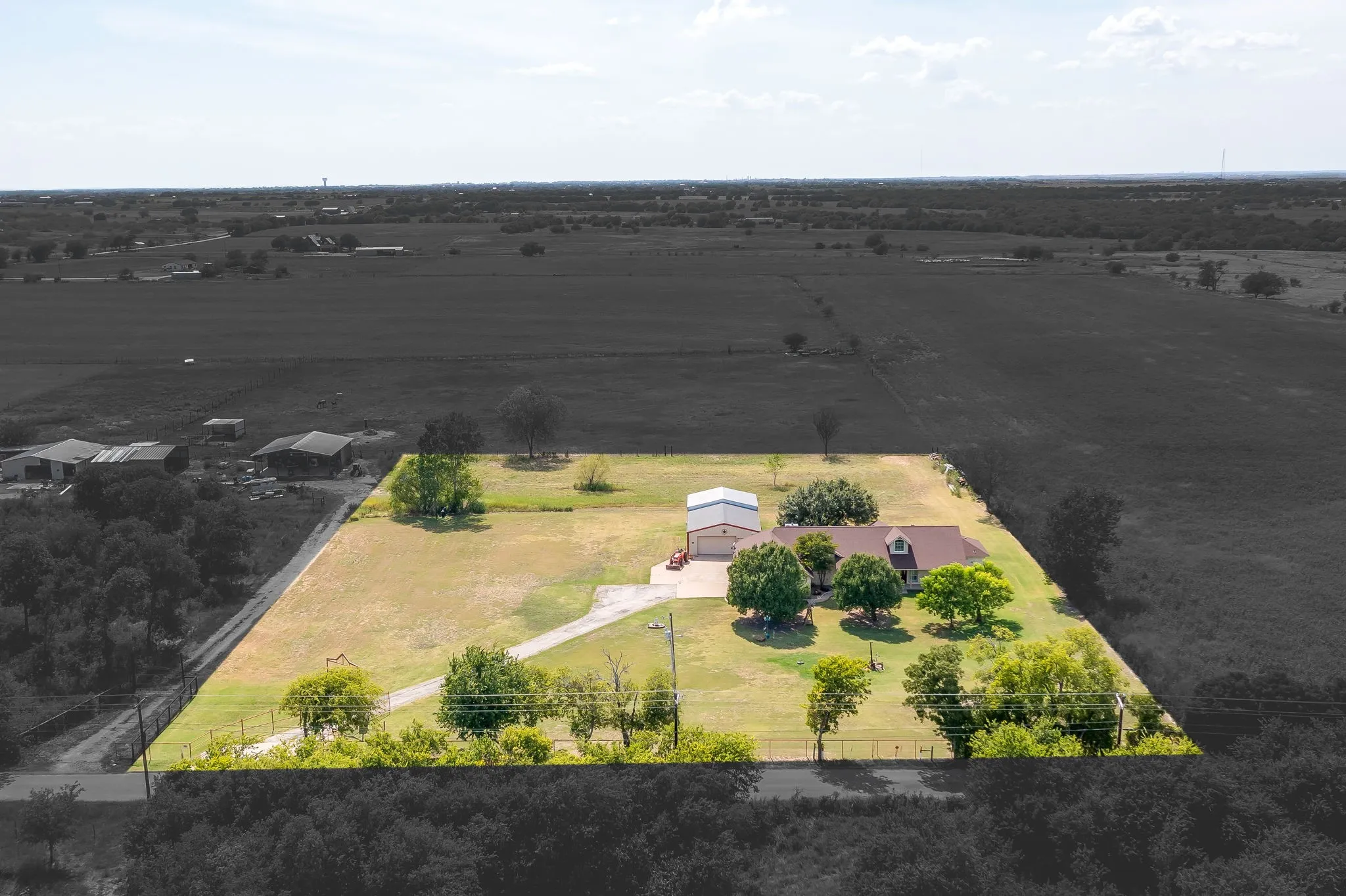 Single Family Residence For Sale in Johnson County , 7921 County Road 915b, Joshua, Texas 76058, 3 Bedroom, 2 Bathroom, 2 Garage spaces, 2,679 Sqft, built in 2007, mls#21348422, Real Estate Agent in Joshua, Homes For Sale in Johnson county, Homes For Sale in Joshua, Realtor in Joshua Texas, Real Estate Brokerage Independent Realty Texas, Luminita Cordes Realtor