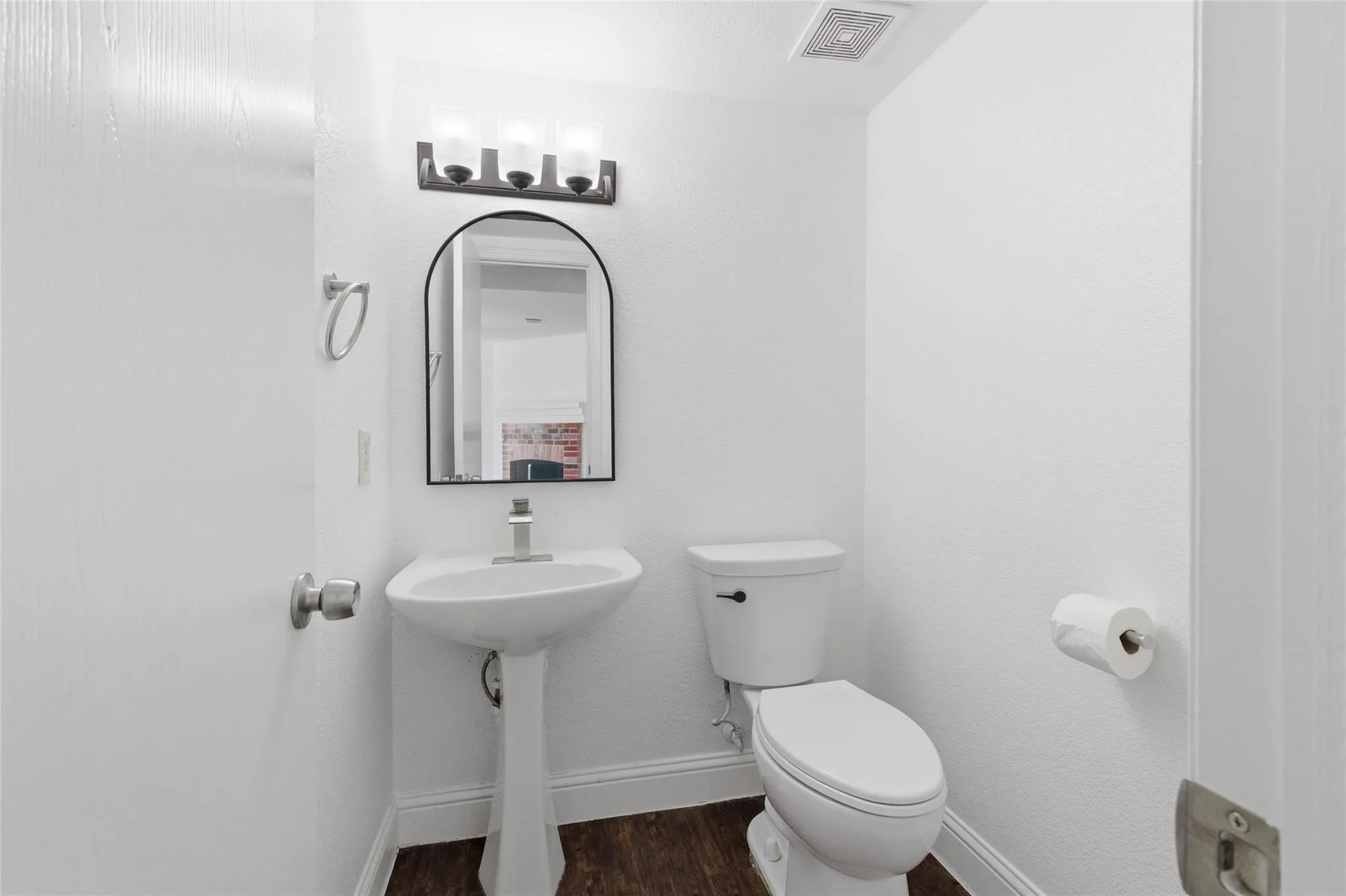 Single Family Residence For Sale in Dallas County , 1422 Mill Branch Drive, Garland, Texas 75040, 3 Bedroom, 3 Bathroom, 2 Garage spaces, 2,085 Sqft, built in 1996, mls#21348487, Real Estate Agent in Garland, Homes For Sale in Dallas county, Homes For Sale in Garland, Realtor in Garland Texas, Real Estate Brokerage Independent Realty Texas, Luminita Cordes Realtor