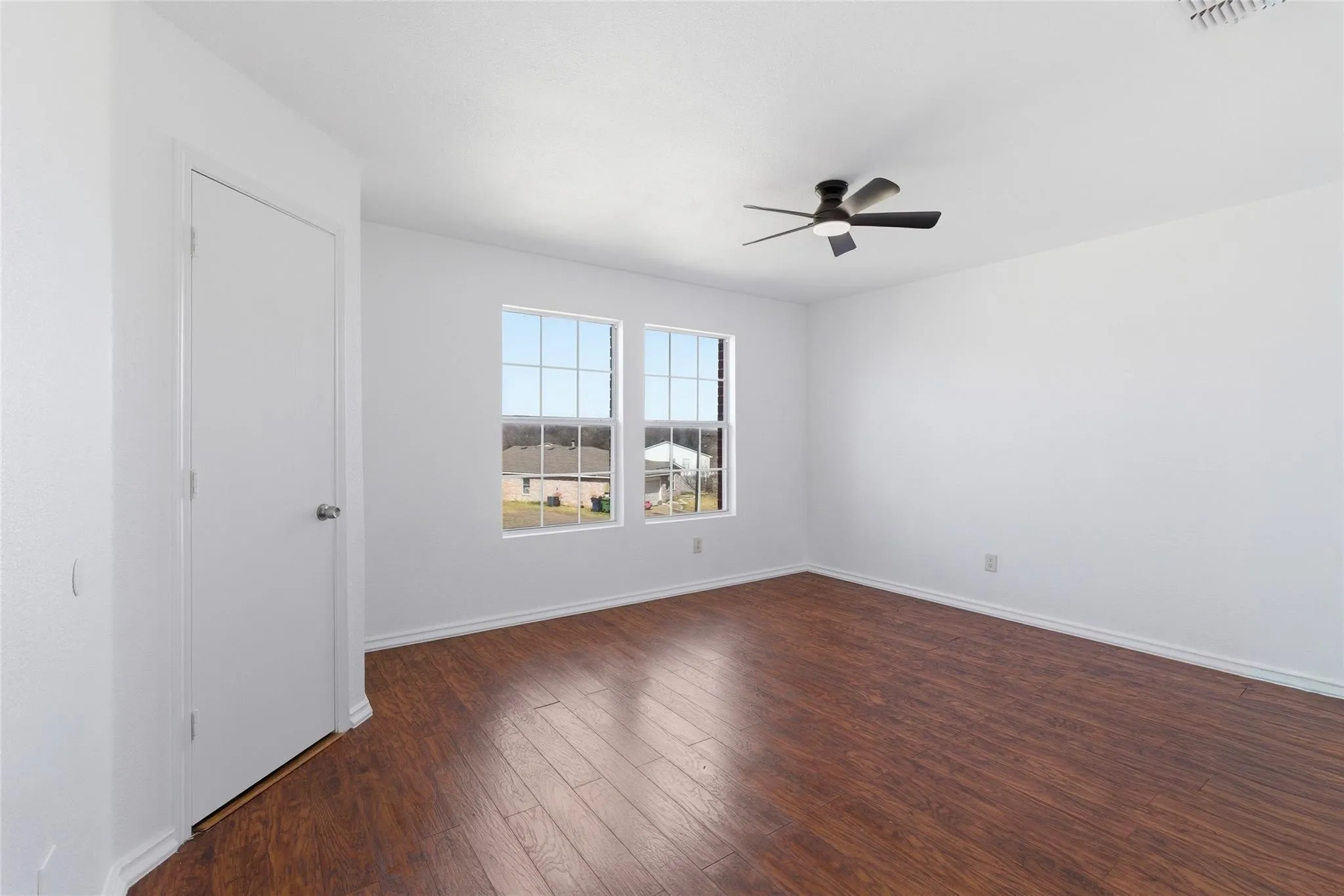 Single Family Residence For Sale in Dallas County , 1422 Mill Branch Drive, Garland, Texas 75040, 3 Bedroom, 3 Bathroom, 2 Garage spaces, 2,085 Sqft, built in 1996, mls#21348487, Real Estate Agent in Garland, Homes For Sale in Dallas county, Homes For Sale in Garland, Realtor in Garland Texas, Real Estate Brokerage Independent Realty Texas, Luminita Cordes Realtor