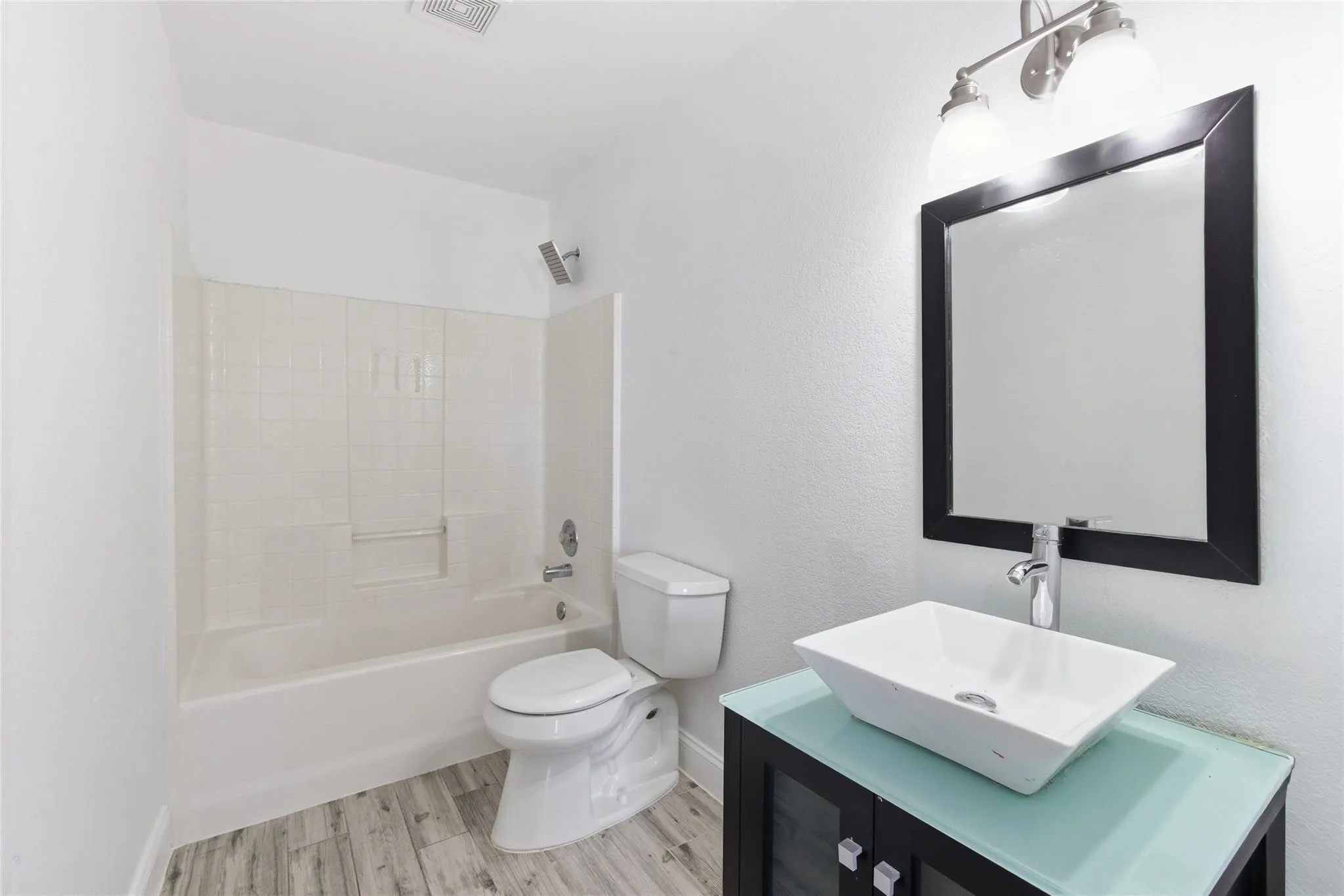 Single Family Residence For Sale in Dallas County , 1422 Mill Branch Drive, Garland, Texas 75040, 3 Bedroom, 3 Bathroom, 2 Garage spaces, 2,085 Sqft, built in 1996, mls#21348487, Real Estate Agent in Garland, Homes For Sale in Dallas county, Homes For Sale in Garland, Realtor in Garland Texas, Real Estate Brokerage Independent Realty Texas, Luminita Cordes Realtor