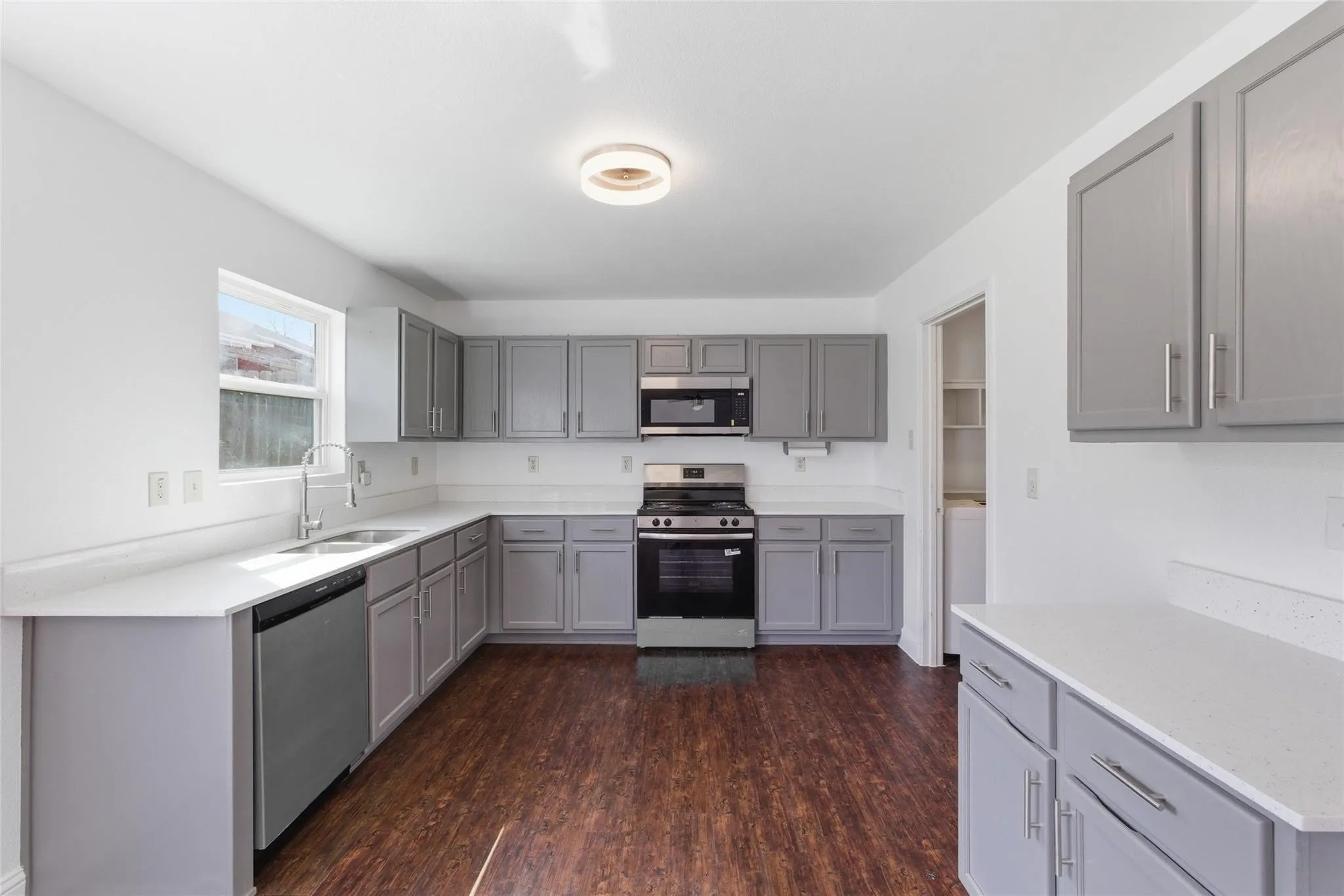 Single Family Residence For Sale in Dallas County , 1422 Mill Branch Drive, Garland, Texas 75040, 3 Bedroom, 3 Bathroom, 2 Garage spaces, 2,085 Sqft, built in 1996, mls#21348487, Real Estate Agent in Garland, Homes For Sale in Dallas county, Homes For Sale in Garland, Realtor in Garland Texas, Real Estate Brokerage Independent Realty Texas, Luminita Cordes Realtor