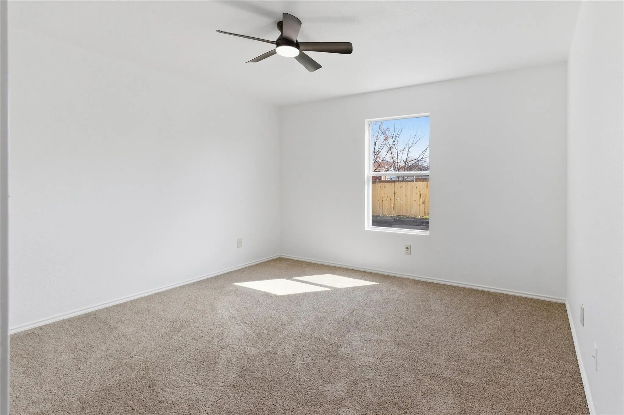 Single Family Residence For Sale in Dallas County , 1422 Mill Branch Drive, Garland, Texas 75040, 3 Bedroom, 3 Bathroom, 2 Garage spaces, 2,085 Sqft, built in 1996, mls#21348487, Real Estate Agent in Garland, Homes For Sale in Dallas county, Homes For Sale in Garland, Realtor in Garland Texas, Real Estate Brokerage Independent Realty Texas, Luminita Cordes Realtor