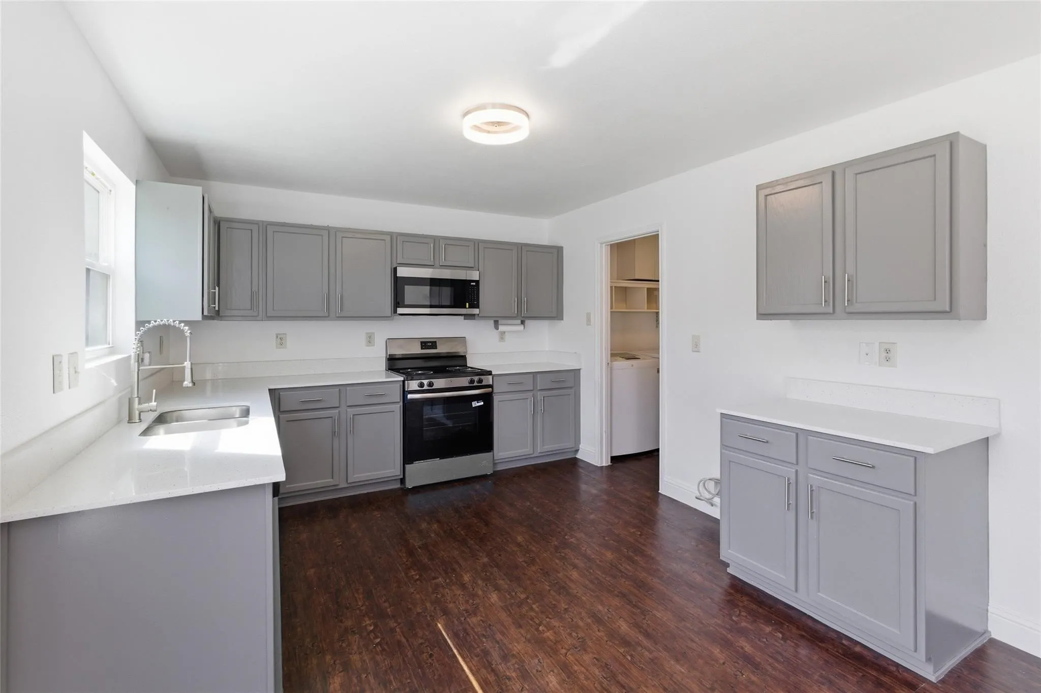 Single Family Residence For Sale in Dallas County , 1422 Mill Branch Drive, Garland, Texas 75040, 3 Bedroom, 3 Bathroom, 2 Garage spaces, 2,085 Sqft, built in 1996, mls#21348487, Real Estate Agent in Garland, Homes For Sale in Dallas county, Homes For Sale in Garland, Realtor in Garland Texas, Real Estate Brokerage Independent Realty Texas, Luminita Cordes Realtor