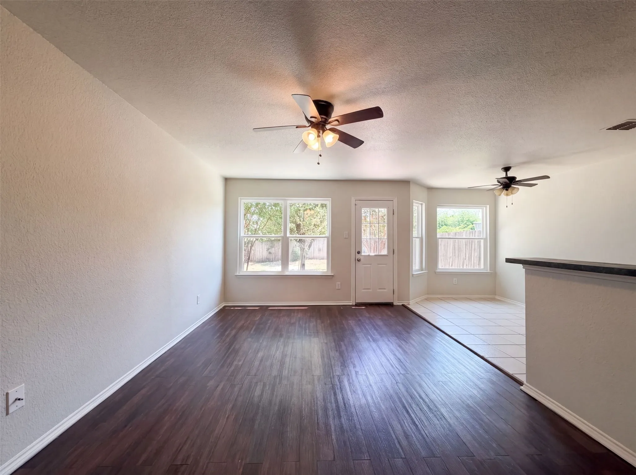 Single Family Residence For Sale in Tarrant County , 825 Village Point Lane, Fort Worth, Texas 76108, 3 Bedroom, 3 Bathroom, 1 Garage spaces, 1,182 Sqft, built in 2006, mls#21348961, Real Estate Agent in Fort Worth, Homes For Sale in Tarrant county, Homes For Sale in Fort Worth, Realtor in Fort Worth Texas, Real Estate Brokerage Independent Realty Texas, Luminita Cordes Realtor