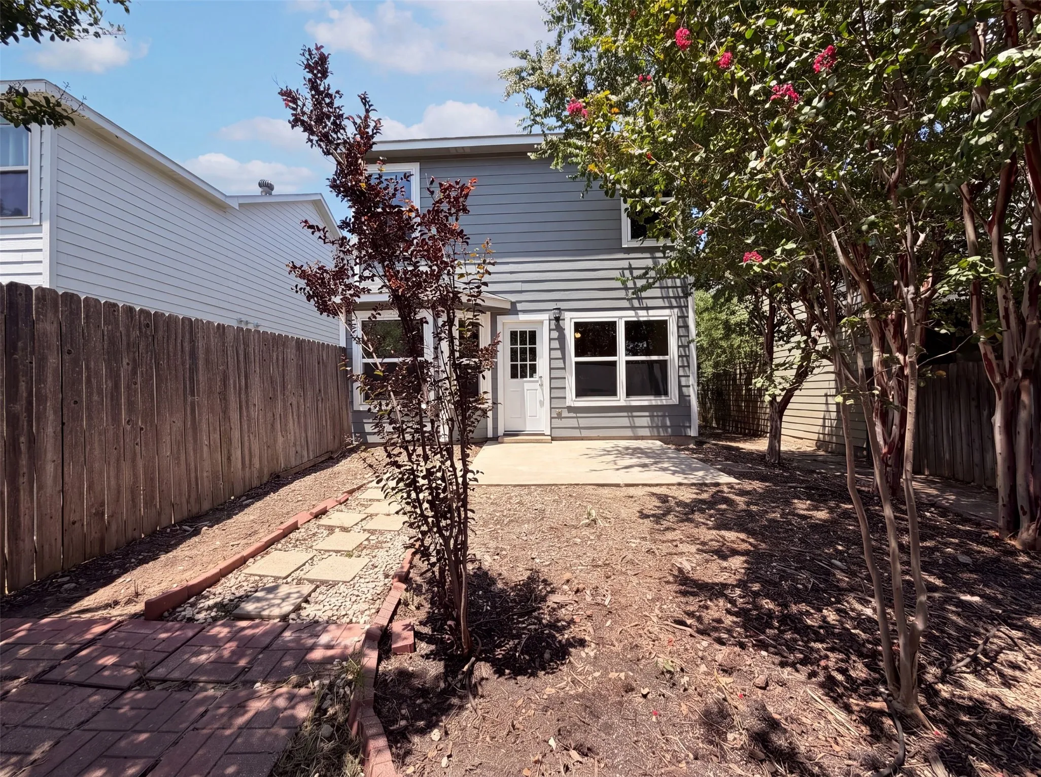 Single Family Residence For Sale in Tarrant County , 825 Village Point Lane, Fort Worth, Texas 76108, 3 Bedroom, 3 Bathroom, 1 Garage spaces, 1,182 Sqft, built in 2006, mls#21348961, Real Estate Agent in Fort Worth, Homes For Sale in Tarrant county, Homes For Sale in Fort Worth, Realtor in Fort Worth Texas, Real Estate Brokerage Independent Realty Texas, Luminita Cordes Realtor