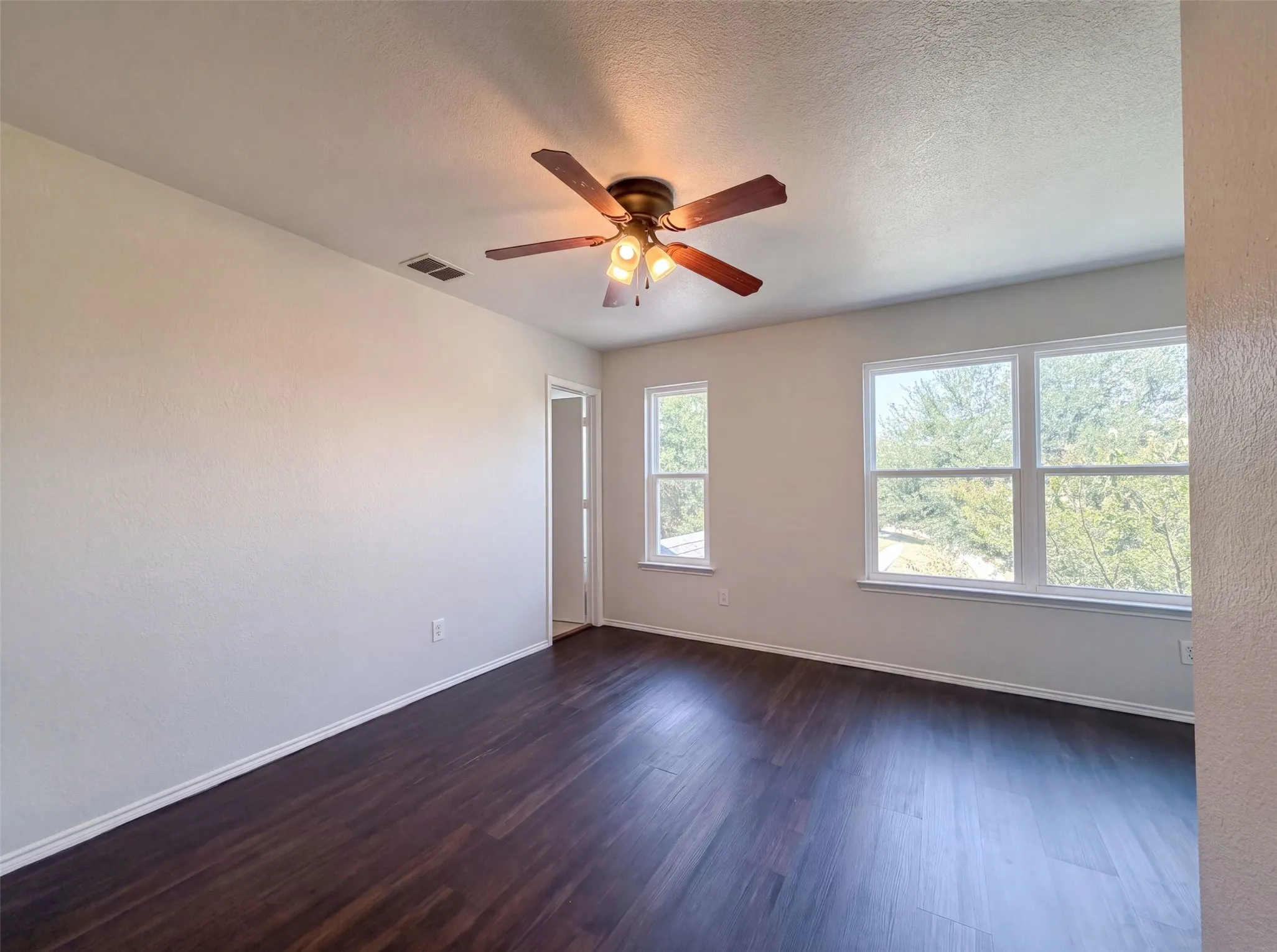 Single Family Residence For Sale in Tarrant County , 825 Village Point Lane, Fort Worth, Texas 76108, 3 Bedroom, 3 Bathroom, 1 Garage spaces, 1,182 Sqft, built in 2006, mls#21348961, Real Estate Agent in Fort Worth, Homes For Sale in Tarrant county, Homes For Sale in Fort Worth, Realtor in Fort Worth Texas, Real Estate Brokerage Independent Realty Texas, Luminita Cordes Realtor