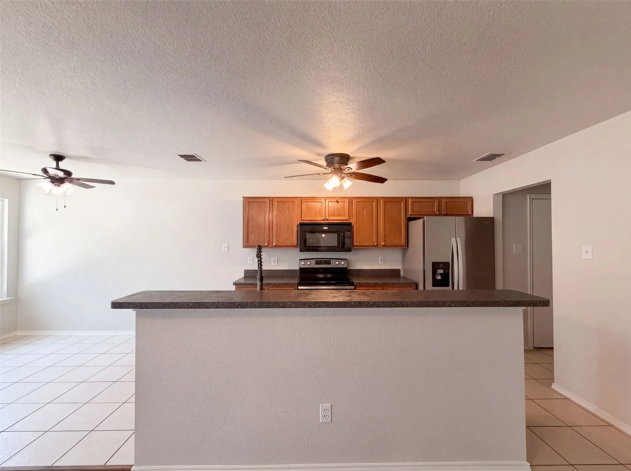 Single Family Residence For Sale in Tarrant County , 825 Village Point Lane, Fort Worth, Texas 76108, 3 Bedroom, 3 Bathroom, 1 Garage spaces, 1,182 Sqft, built in 2006, mls#21348961, Real Estate Agent in Fort Worth, Homes For Sale in Tarrant county, Homes For Sale in Fort Worth, Realtor in Fort Worth Texas, Real Estate Brokerage Independent Realty Texas, Luminita Cordes Realtor