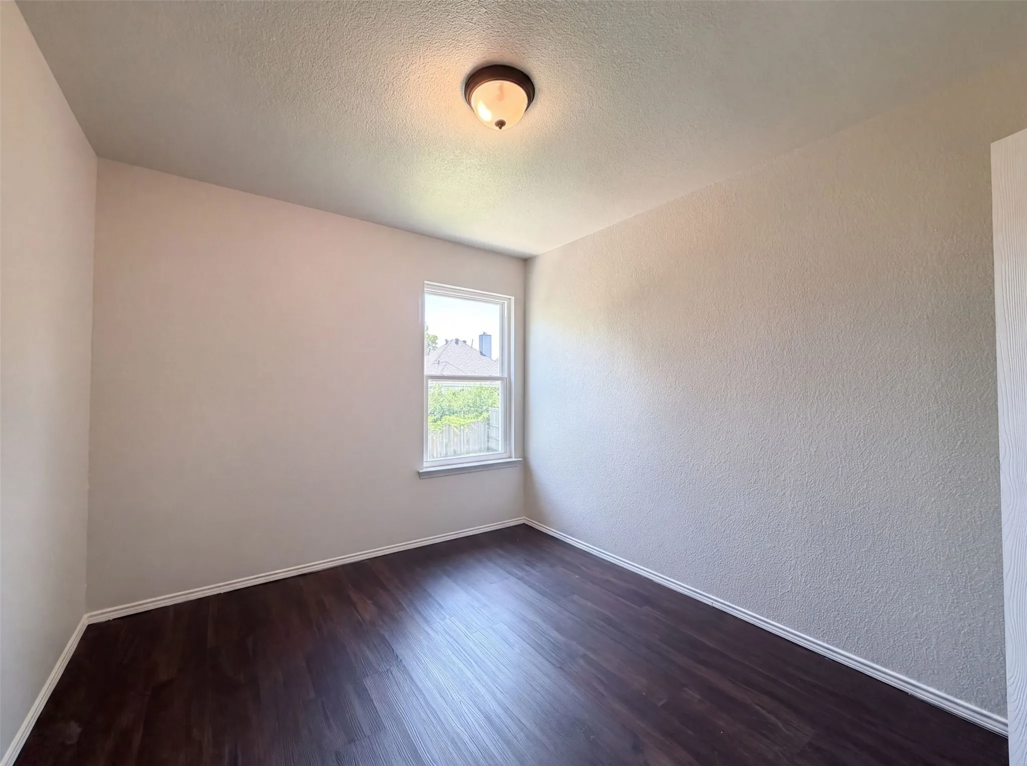 Single Family Residence For Sale in Tarrant County , 825 Village Point Lane, Fort Worth, Texas 76108, 3 Bedroom, 3 Bathroom, 1 Garage spaces, 1,182 Sqft, built in 2006, mls#21348961, Real Estate Agent in Fort Worth, Homes For Sale in Tarrant county, Homes For Sale in Fort Worth, Realtor in Fort Worth Texas, Real Estate Brokerage Independent Realty Texas, Luminita Cordes Realtor
