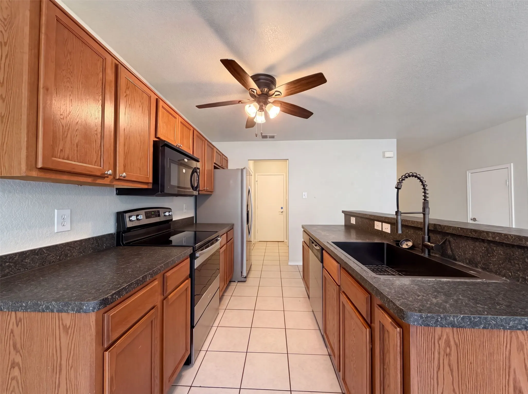 Single Family Residence For Sale in Tarrant County , 825 Village Point Lane, Fort Worth, Texas 76108, 3 Bedroom, 3 Bathroom, 1 Garage spaces, 1,182 Sqft, built in 2006, mls#21348961, Real Estate Agent in Fort Worth, Homes For Sale in Tarrant county, Homes For Sale in Fort Worth, Realtor in Fort Worth Texas, Real Estate Brokerage Independent Realty Texas, Luminita Cordes Realtor