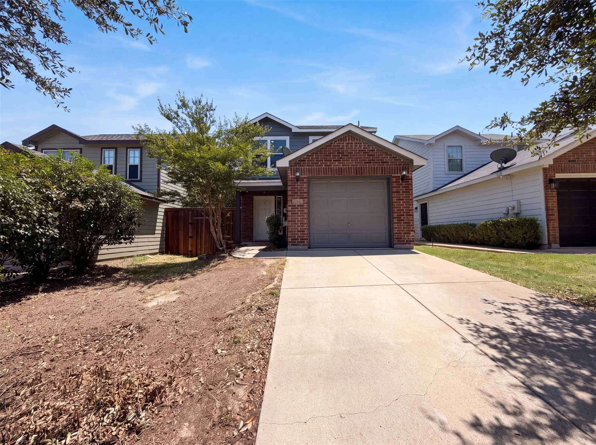 Single Family Residence For Sale in Tarrant County , 825 Village Point Lane, Fort Worth, Texas 76108, 3 Bedroom, 3 Bathroom, 1 Garage spaces, 1,182 Sqft, built in 2006, mls#21348961, Real Estate Agent in Fort Worth, Homes For Sale in Tarrant county, Homes For Sale in Fort Worth, Realtor in Fort Worth Texas, Real Estate Brokerage Independent Realty Texas, Luminita Cordes Realtor