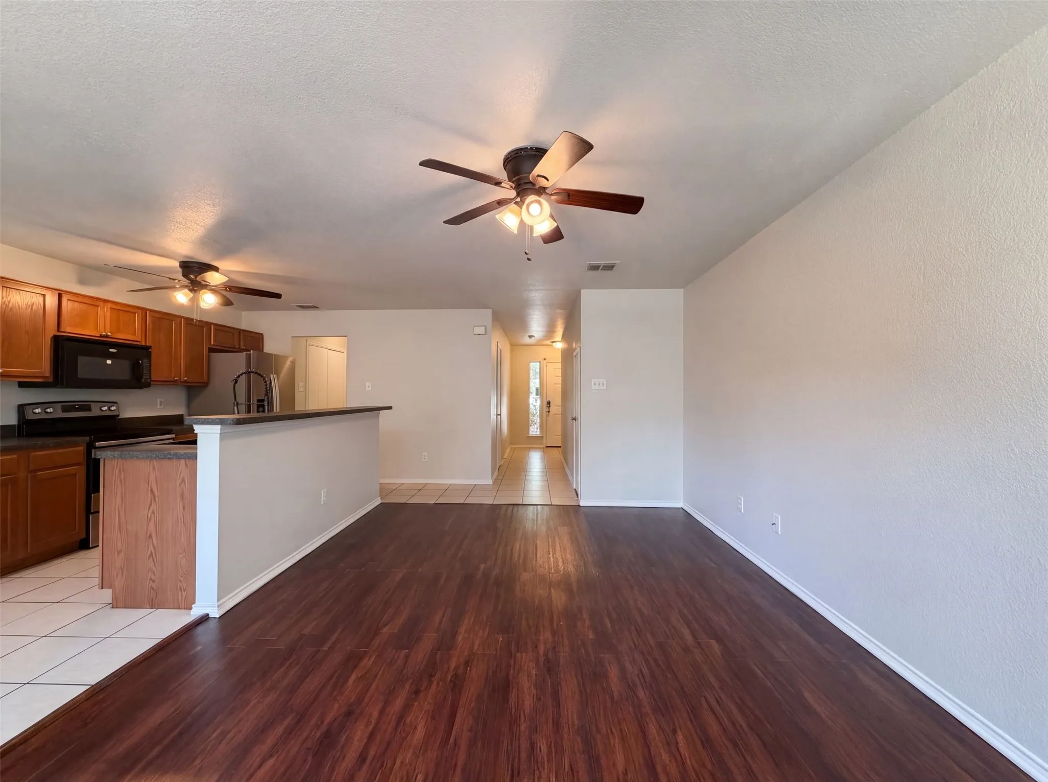Single Family Residence For Sale in Tarrant County , 825 Village Point Lane, Fort Worth, Texas 76108, 3 Bedroom, 3 Bathroom, 1 Garage spaces, 1,182 Sqft, built in 2006, mls#21348961, Real Estate Agent in Fort Worth, Homes For Sale in Tarrant county, Homes For Sale in Fort Worth, Realtor in Fort Worth Texas, Real Estate Brokerage Independent Realty Texas, Luminita Cordes Realtor