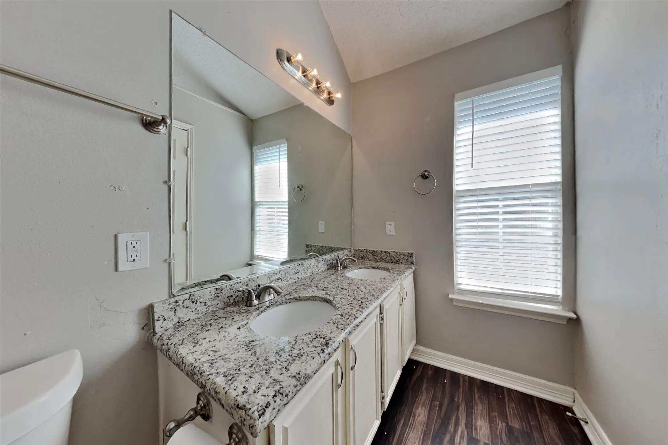 Single Family Residence For Rent in Collin County , 10316 Concord Drive, Frisco, Texas 75035, 3 Bedroom, 2 Bathroom, 2 Garage spaces, 1,319 Sqft, built in 1990, mls#21348971, Real Estate Agent in Frisco, Homes For Rent in Collin county, Homes For Rent in Frisco, Realtor in Frisco Texas, Real Estate Brokerage Independent Realty Texas, Luminita Cordes Realtor