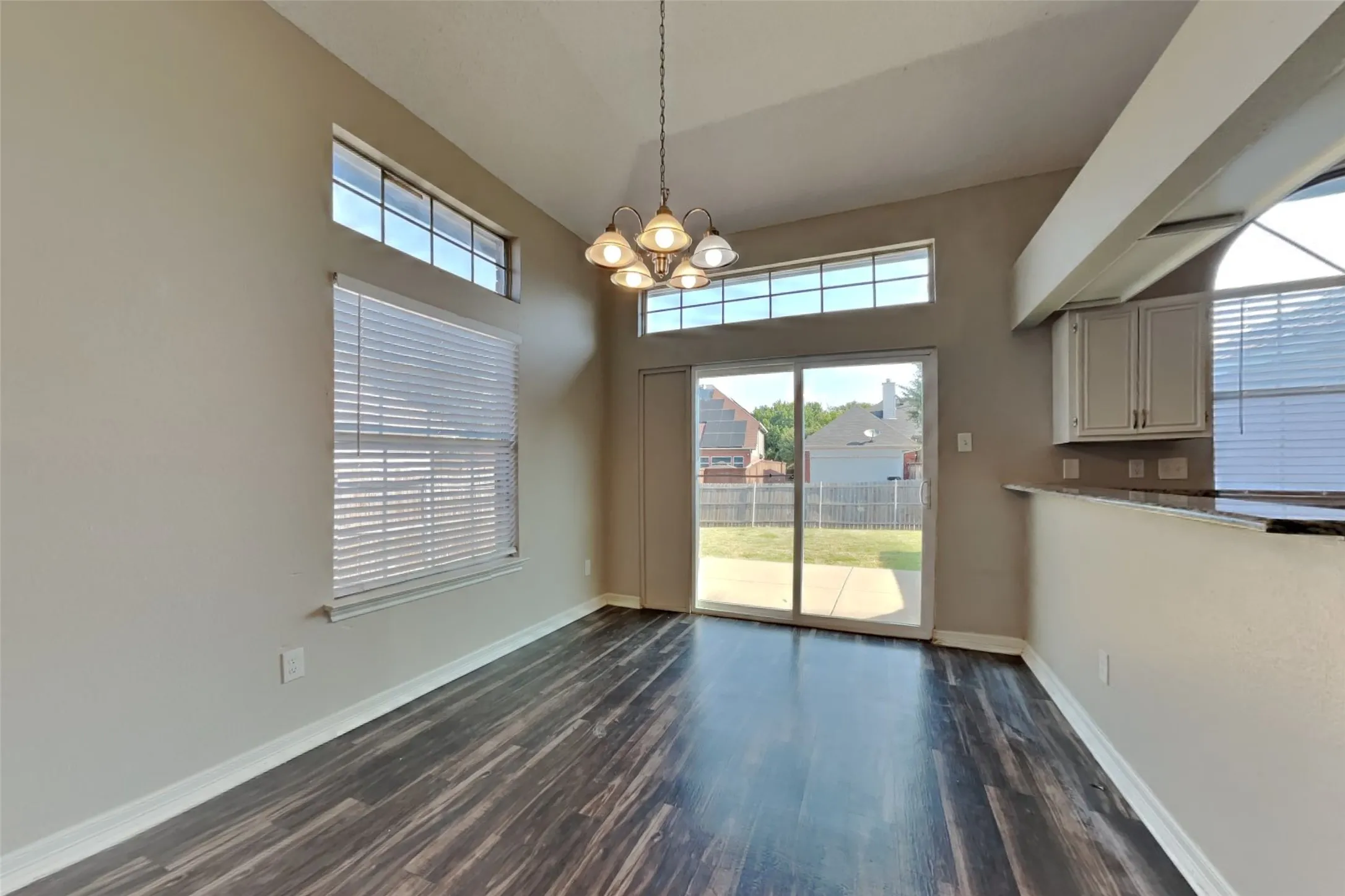 Single Family Residence For Rent in Collin County , 10316 Concord Drive, Frisco, Texas 75035, 3 Bedroom, 2 Bathroom, 2 Garage spaces, 1,319 Sqft, built in 1990, mls#21348971, Real Estate Agent in Frisco, Homes For Rent in Collin county, Homes For Rent in Frisco, Realtor in Frisco Texas, Real Estate Brokerage Independent Realty Texas, Luminita Cordes Realtor