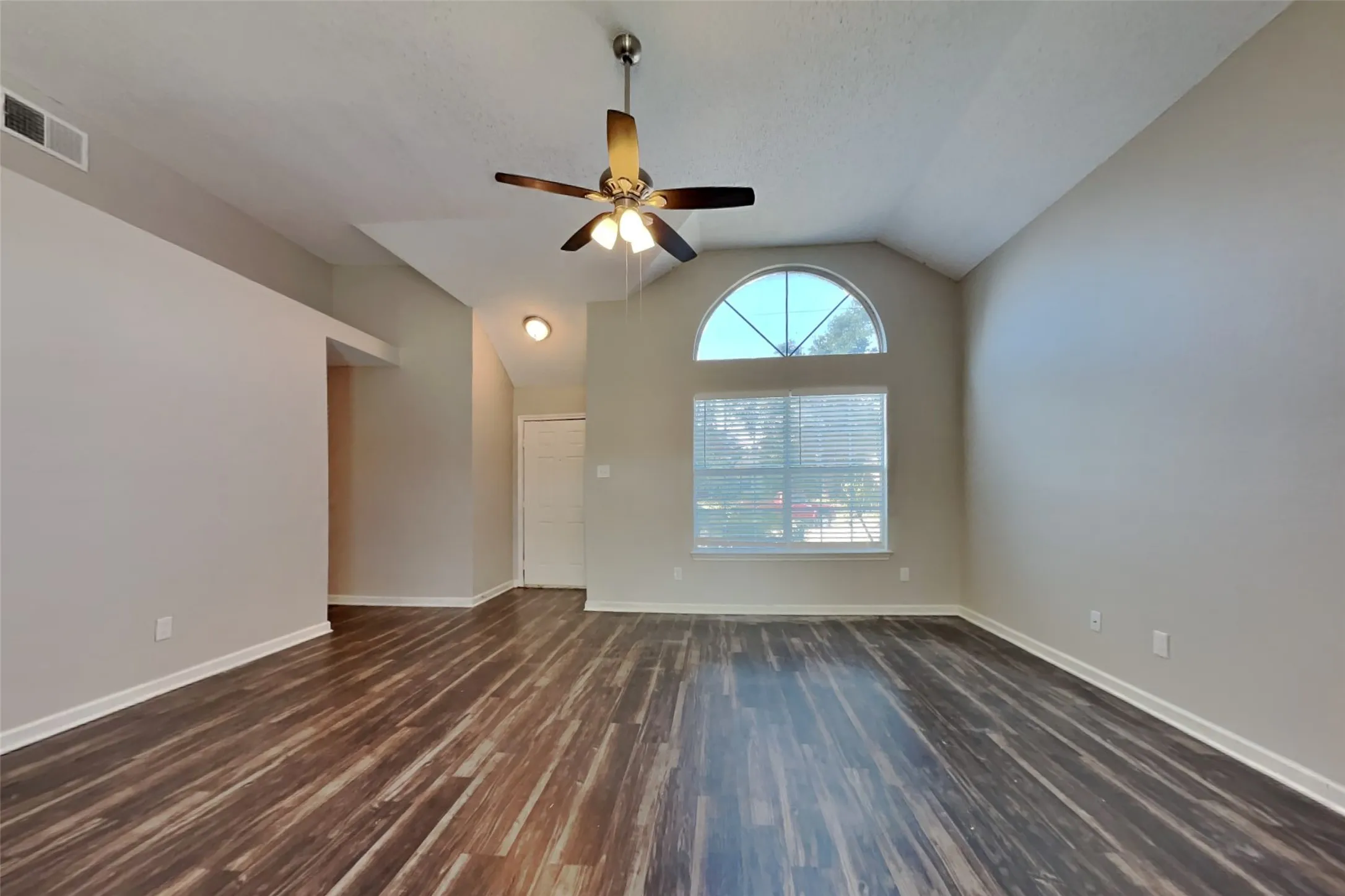 Single Family Residence For Rent in Collin County , 10316 Concord Drive, Frisco, Texas 75035, 3 Bedroom, 2 Bathroom, 2 Garage spaces, 1,319 Sqft, built in 1990, mls#21348971, Real Estate Agent in Frisco, Homes For Rent in Collin county, Homes For Rent in Frisco, Realtor in Frisco Texas, Real Estate Brokerage Independent Realty Texas, Luminita Cordes Realtor