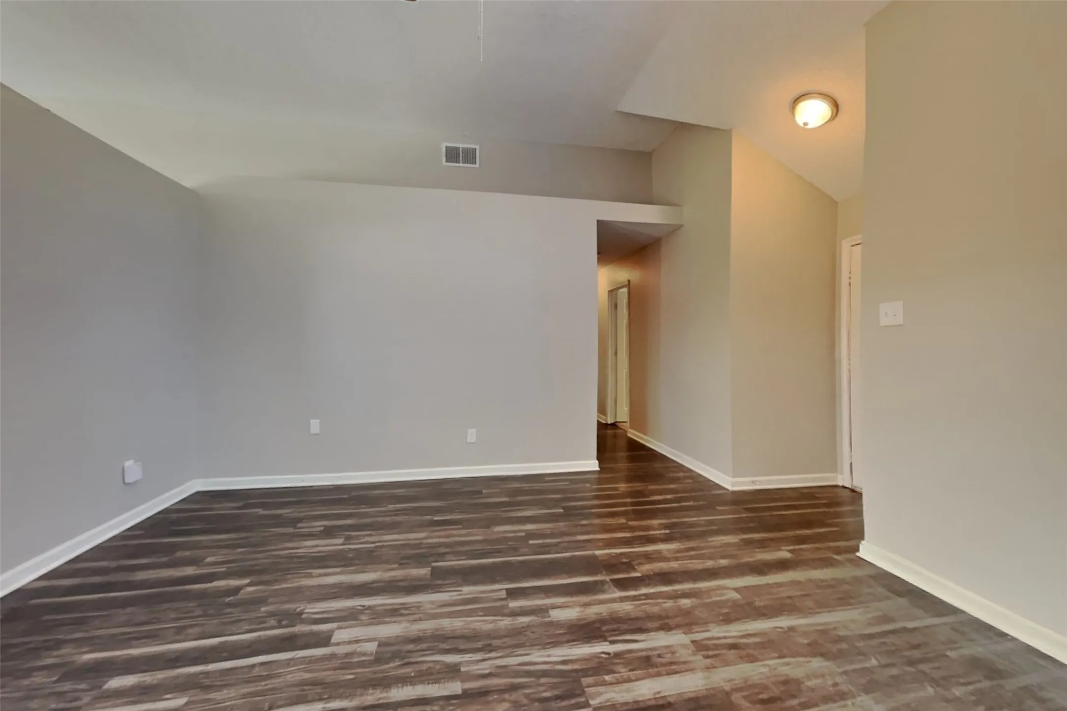 Single Family Residence For Rent in Collin County , 10316 Concord Drive, Frisco, Texas 75035, 3 Bedroom, 2 Bathroom, 2 Garage spaces, 1,319 Sqft, built in 1990, mls#21348971, Real Estate Agent in Frisco, Homes For Rent in Collin county, Homes For Rent in Frisco, Realtor in Frisco Texas, Real Estate Brokerage Independent Realty Texas, Luminita Cordes Realtor