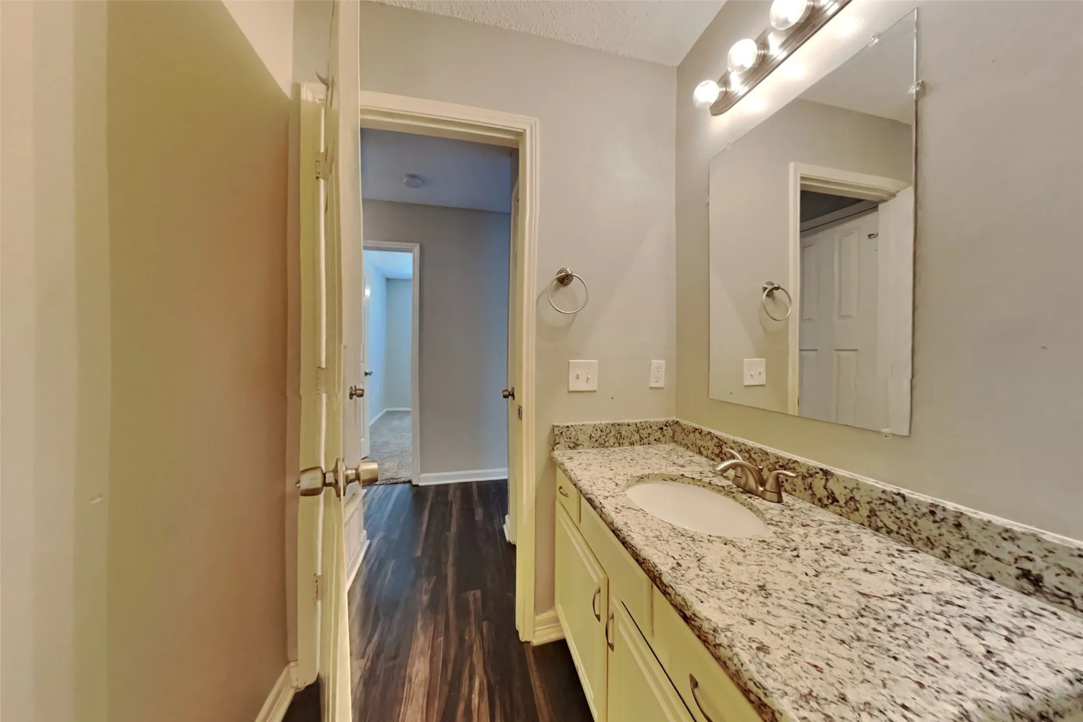 Single Family Residence For Rent in Collin County , 10316 Concord Drive, Frisco, Texas 75035, 3 Bedroom, 2 Bathroom, 2 Garage spaces, 1,319 Sqft, built in 1990, mls#21348971, Real Estate Agent in Frisco, Homes For Rent in Collin county, Homes For Rent in Frisco, Realtor in Frisco Texas, Real Estate Brokerage Independent Realty Texas, Luminita Cordes Realtor