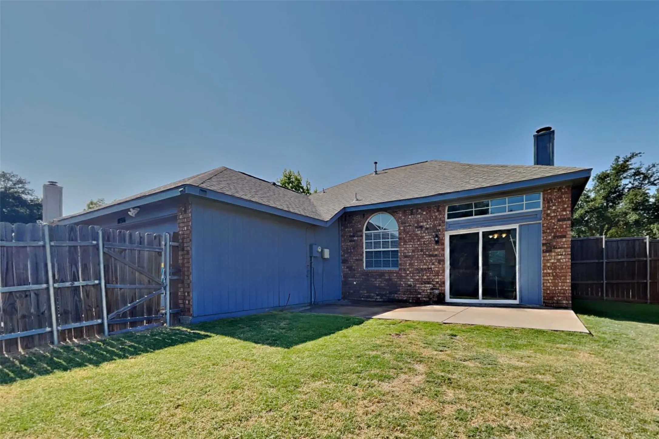 Single Family Residence For Rent in Collin County , 10316 Concord Drive, Frisco, Texas 75035, 3 Bedroom, 2 Bathroom, 2 Garage spaces, 1,319 Sqft, built in 1990, mls#21348971, Real Estate Agent in Frisco, Homes For Rent in Collin county, Homes For Rent in Frisco, Realtor in Frisco Texas, Real Estate Brokerage Independent Realty Texas, Luminita Cordes Realtor