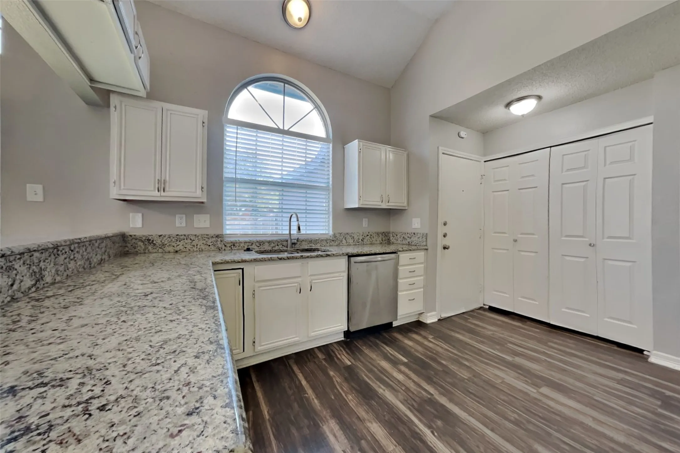 Single Family Residence For Rent in Collin County , 10316 Concord Drive, Frisco, Texas 75035, 3 Bedroom, 2 Bathroom, 2 Garage spaces, 1,319 Sqft, built in 1990, mls#21348971, Real Estate Agent in Frisco, Homes For Rent in Collin county, Homes For Rent in Frisco, Realtor in Frisco Texas, Real Estate Brokerage Independent Realty Texas, Luminita Cordes Realtor