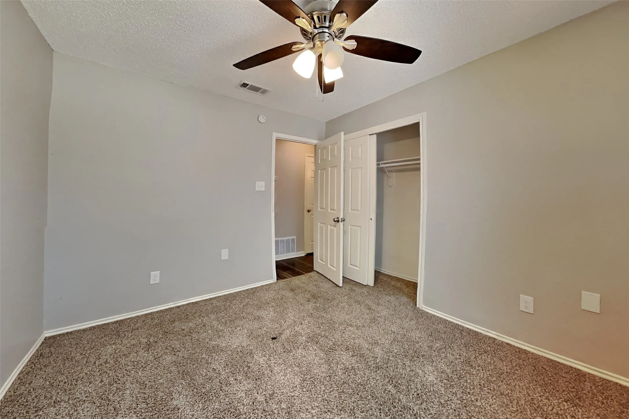Single Family Residence For Rent in Collin County , 10316 Concord Drive, Frisco, Texas 75035, 3 Bedroom, 2 Bathroom, 2 Garage spaces, 1,319 Sqft, built in 1990, mls#21348971, Real Estate Agent in Frisco, Homes For Rent in Collin county, Homes For Rent in Frisco, Realtor in Frisco Texas, Real Estate Brokerage Independent Realty Texas, Luminita Cordes Realtor