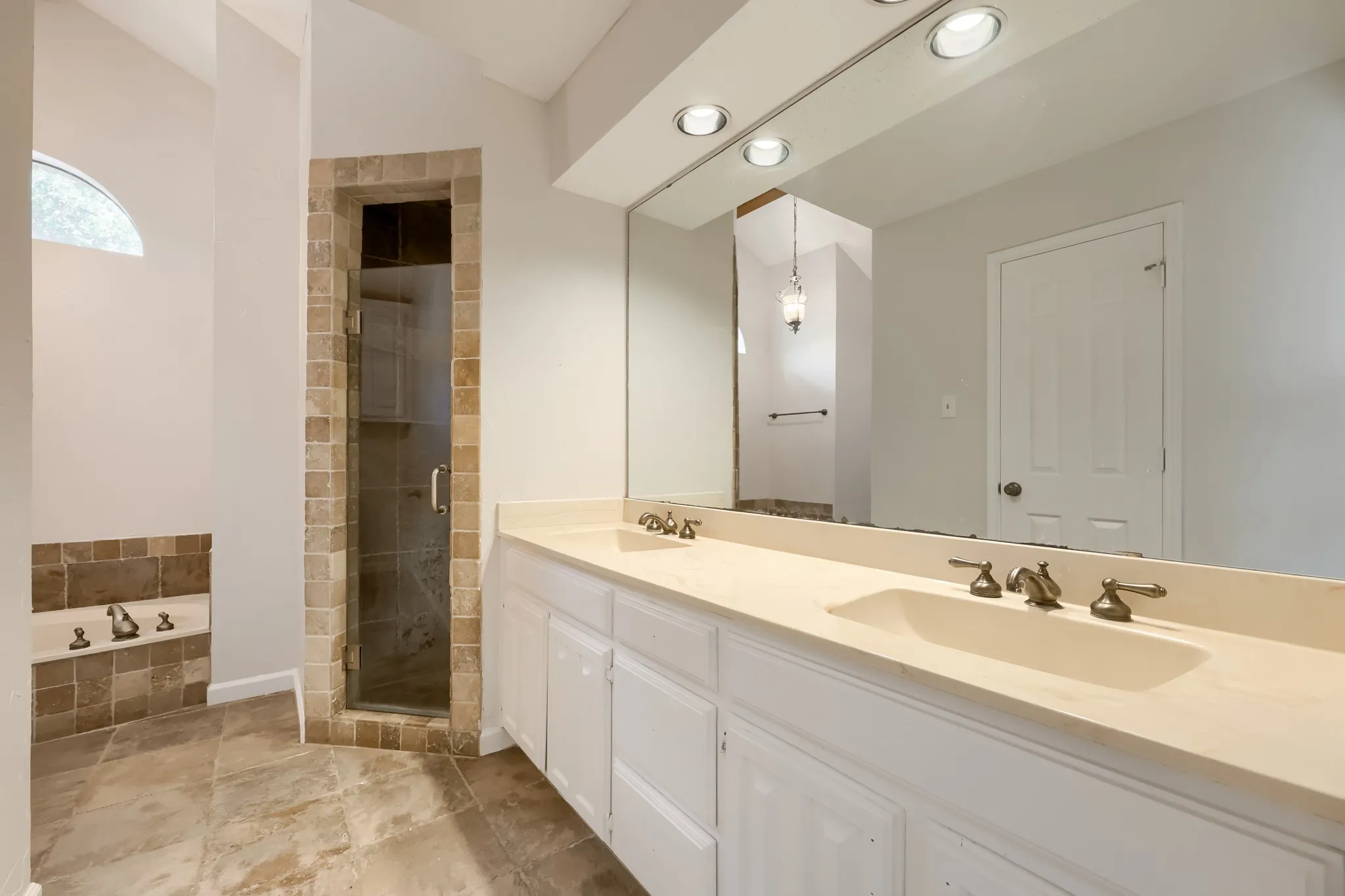 Single Family Residence For Sale in Tarrant County , 3414 Boyd Trail, Arlington, Texas 76017, 3 Bedroom, 2 Bathroom, 2 Garage spaces, 1,930 Sqft, built in 1983, mls#21346164, Real Estate Agent in Arlington, Homes For Sale in Tarrant county, Homes For Sale in Arlington, Realtor in Arlington Texas, Real Estate Brokerage Independent Realty Texas, Luminita Cordes Realtor