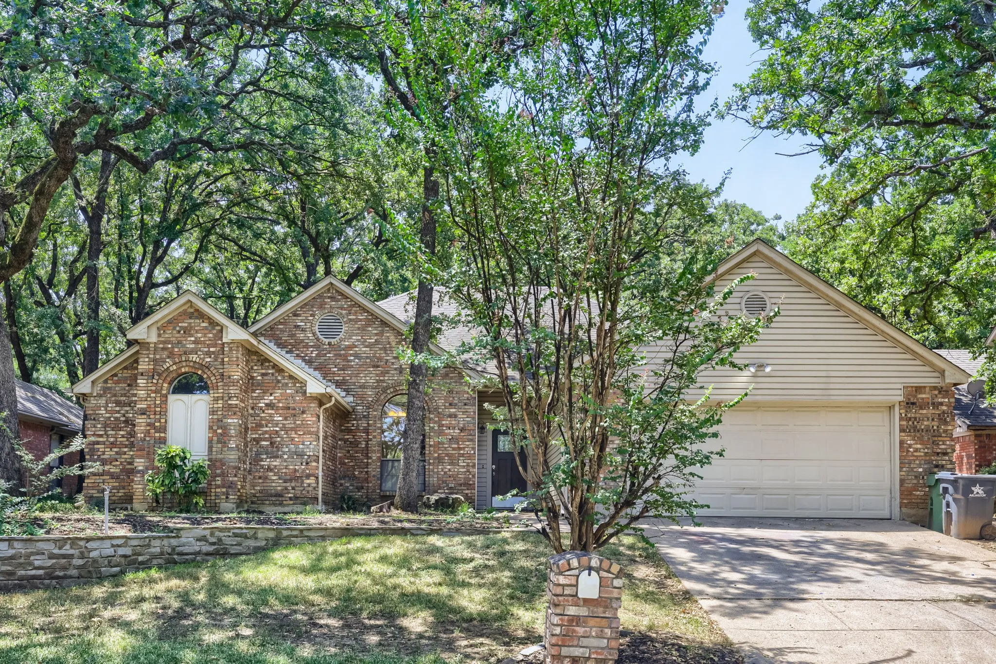 Single Family Residence For Sale in Tarrant County , 3414 Boyd Trail, Arlington, Texas 76017, 3 Bedroom, 2 Bathroom, 2 Garage spaces, 1,930 Sqft, built in 1983, mls#21346164, Real Estate Agent in Arlington, Homes For Sale in Tarrant county, Homes For Sale in Arlington, Realtor in Arlington Texas, Real Estate Brokerage Independent Realty Texas, Luminita Cordes Realtor