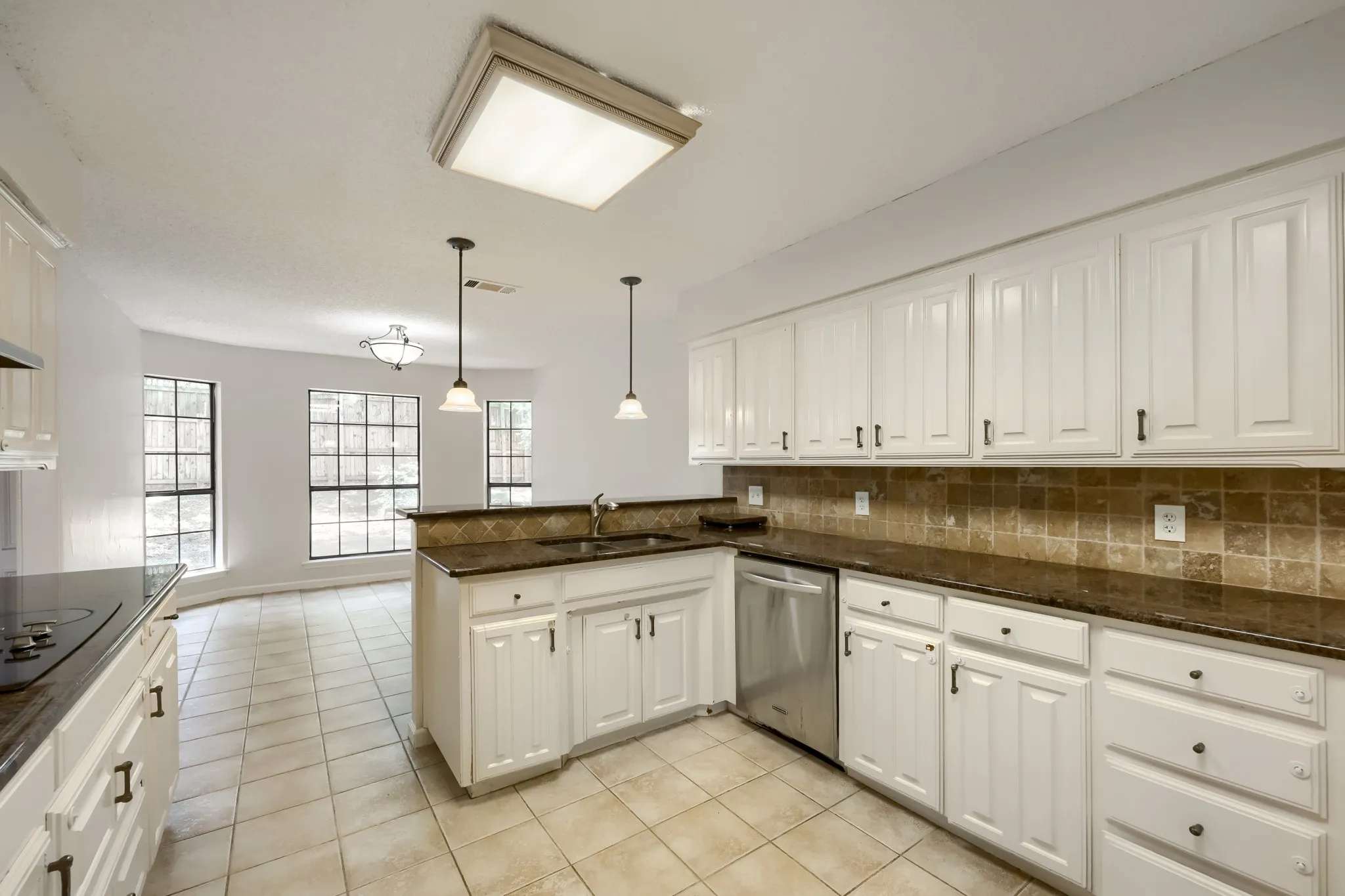 Single Family Residence For Sale in Tarrant County , 3414 Boyd Trail, Arlington, Texas 76017, 3 Bedroom, 2 Bathroom, 2 Garage spaces, 1,930 Sqft, built in 1983, mls#21346164, Real Estate Agent in Arlington, Homes For Sale in Tarrant county, Homes For Sale in Arlington, Realtor in Arlington Texas, Real Estate Brokerage Independent Realty Texas, Luminita Cordes Realtor