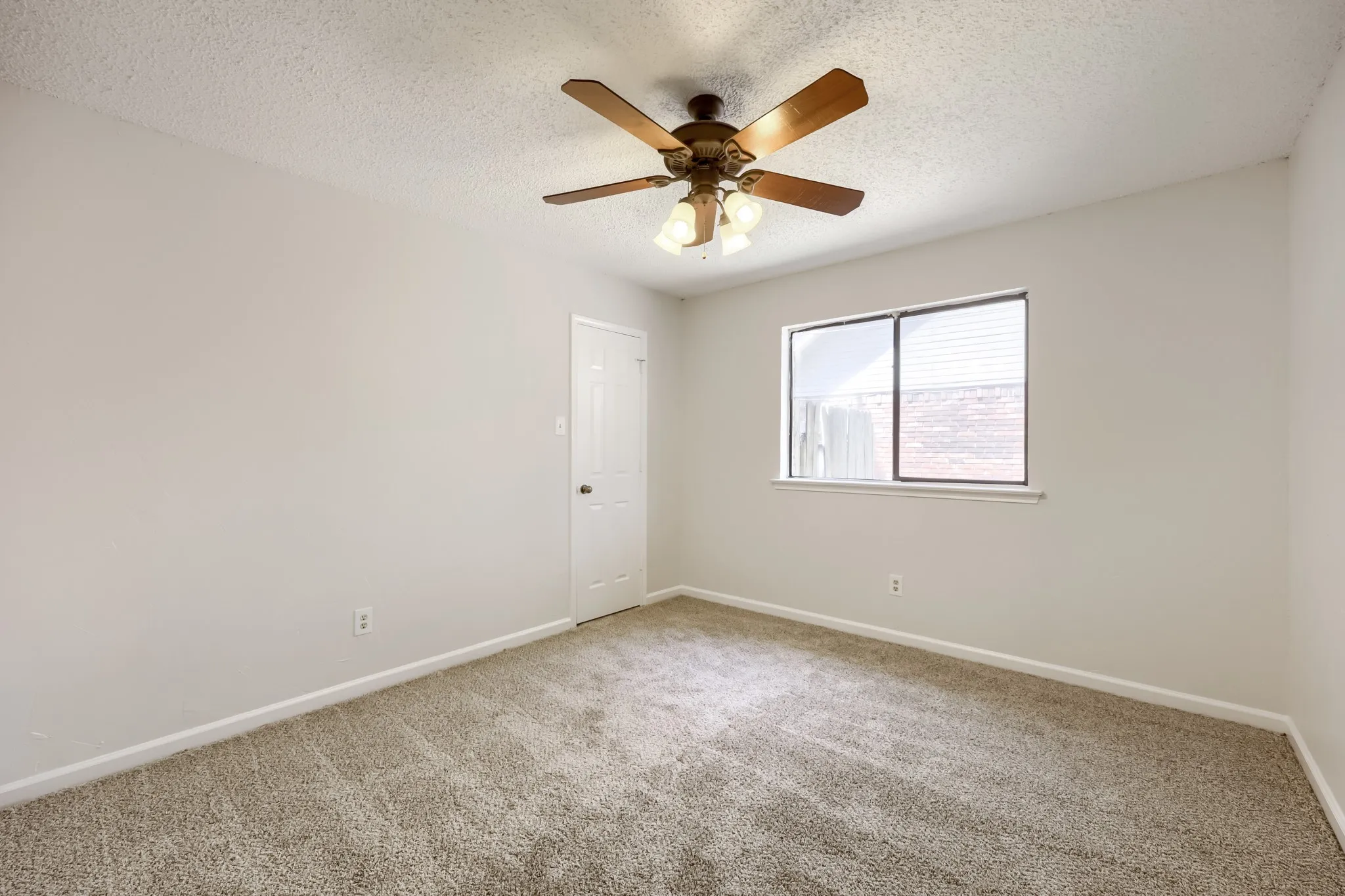 Single Family Residence For Sale in Tarrant County , 3414 Boyd Trail, Arlington, Texas 76017, 3 Bedroom, 2 Bathroom, 2 Garage spaces, 1,930 Sqft, built in 1983, mls#21346164, Real Estate Agent in Arlington, Homes For Sale in Tarrant county, Homes For Sale in Arlington, Realtor in Arlington Texas, Real Estate Brokerage Independent Realty Texas, Luminita Cordes Realtor