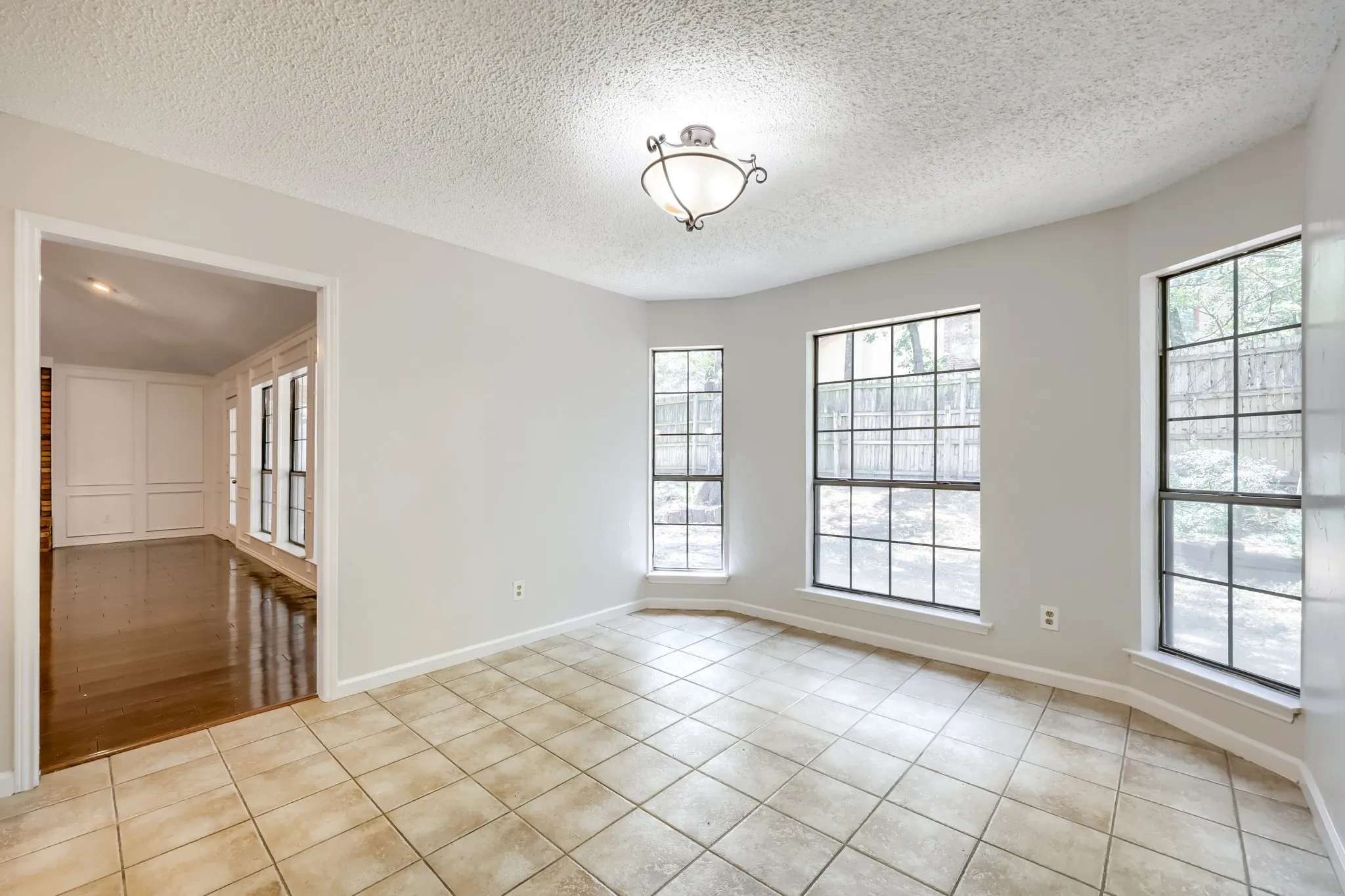 Single Family Residence For Sale in Tarrant County , 3414 Boyd Trail, Arlington, Texas 76017, 3 Bedroom, 2 Bathroom, 2 Garage spaces, 1,930 Sqft, built in 1983, mls#21346164, Real Estate Agent in Arlington, Homes For Sale in Tarrant county, Homes For Sale in Arlington, Realtor in Arlington Texas, Real Estate Brokerage Independent Realty Texas, Luminita Cordes Realtor