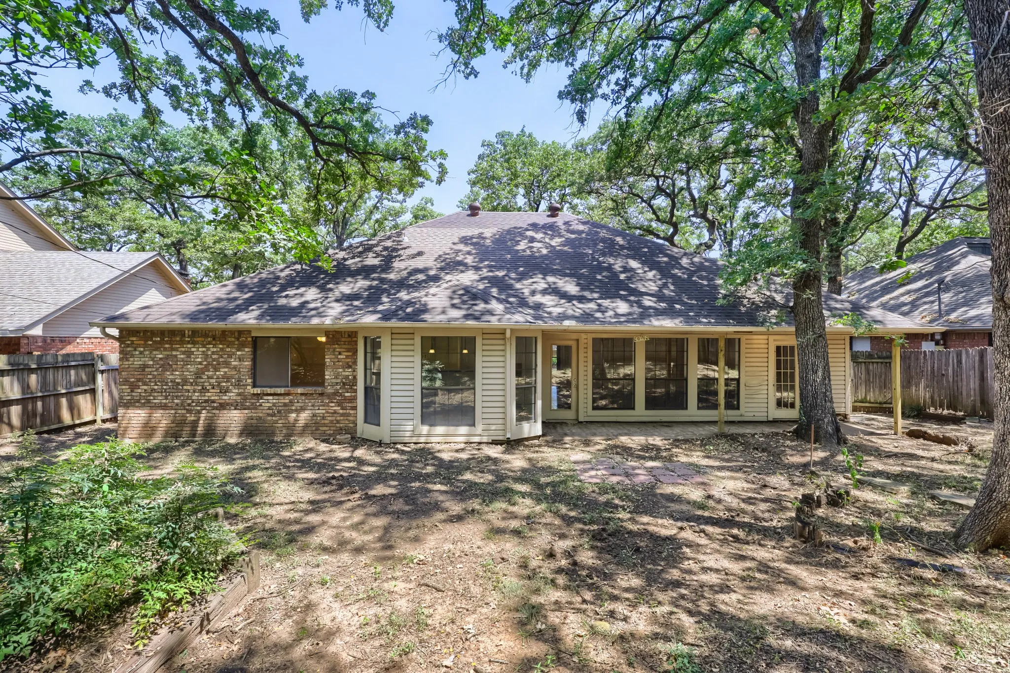 Single Family Residence For Sale in Tarrant County , 3414 Boyd Trail, Arlington, Texas 76017, 3 Bedroom, 2 Bathroom, 2 Garage spaces, 1,930 Sqft, built in 1983, mls#21346164, Real Estate Agent in Arlington, Homes For Sale in Tarrant county, Homes For Sale in Arlington, Realtor in Arlington Texas, Real Estate Brokerage Independent Realty Texas, Luminita Cordes Realtor