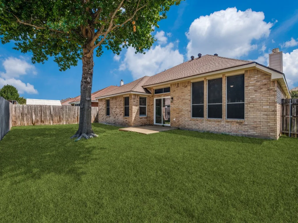 Single Family Residence For Rent in Dallas County , 5051 Showdown Lane, Grand Prairie, Texas 75052, 4 Bedroom, 2 Bathroom, 2 Garage spaces, 2,246 Sqft, built in 2001, mls#21348981, Real Estate Agent in Grand Prairie, Homes For Rent in Dallas county, Homes For Rent in Grand Prairie, Realtor in Grand Prairie Texas, Real Estate Brokerage Independent Realty Texas, Luminita Cordes Realtor