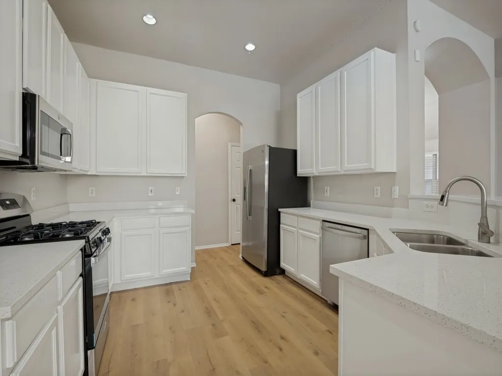 Single Family Residence For Rent in Dallas County , 5051 Showdown Lane, Grand Prairie, Texas 75052, 4 Bedroom, 2 Bathroom, 2 Garage spaces, 2,246 Sqft, built in 2001, mls#21348981, Real Estate Agent in Grand Prairie, Homes For Rent in Dallas county, Homes For Rent in Grand Prairie, Realtor in Grand Prairie Texas, Real Estate Brokerage Independent Realty Texas, Luminita Cordes Realtor