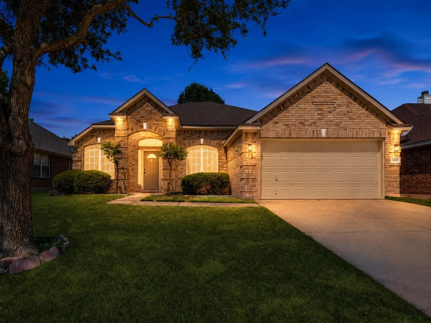 Single Family Residence For Rent in Dallas County , 5051 Showdown Lane, Grand Prairie, Texas 75052, 4 Bedroom, 2 Bathroom, 2 Garage spaces, 2,246 Sqft, built in 2001, mls#21348981, Real Estate Agent in Grand Prairie, Homes For Rent in Dallas county, Homes For Rent in Grand Prairie, Realtor in Grand Prairie Texas, Real Estate Brokerage Independent Realty Texas, Luminita Cordes Realtor