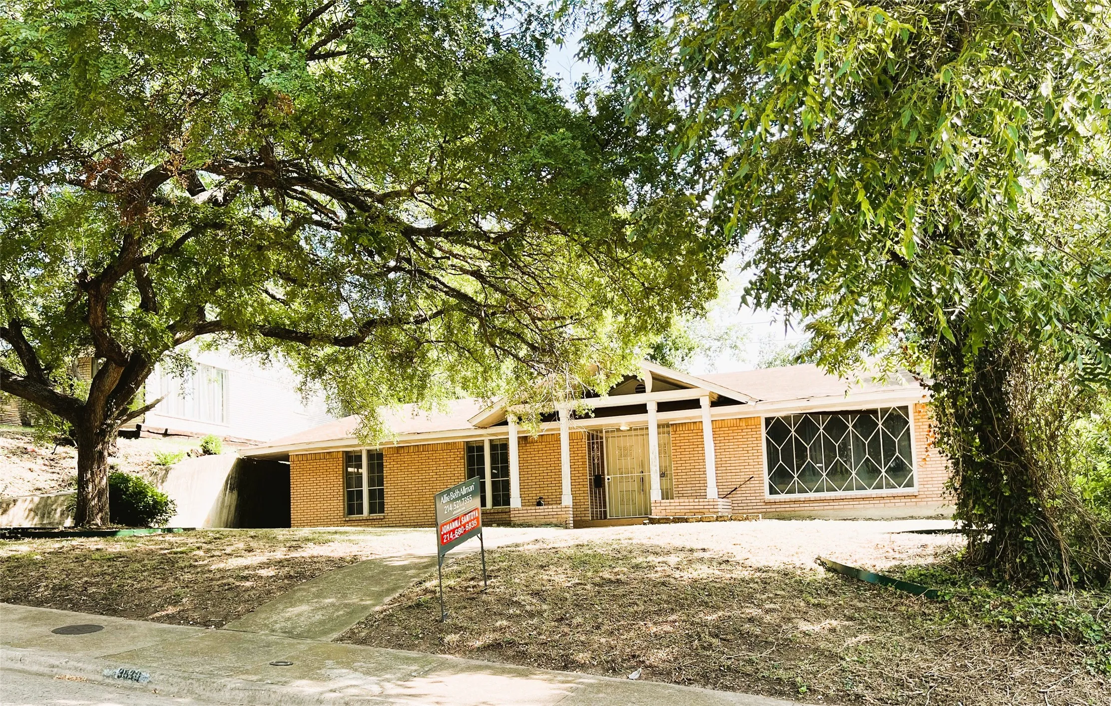 Single Family Residence For Sale in Dallas County , 3530 Kiestcrest Drive, Dallas, Texas 75233, 3 Bedroom, 2 Bathroom, 2 Garage spaces, 2,124 Sqft, built in 1962, mls#21348517, Real Estate Agent in Dallas, Homes For Sale in Dallas county, Homes For Sale in Dallas, Realtor in Dallas Texas, Real Estate Brokerage Independent Realty Texas, Luminita Cordes Realtor
