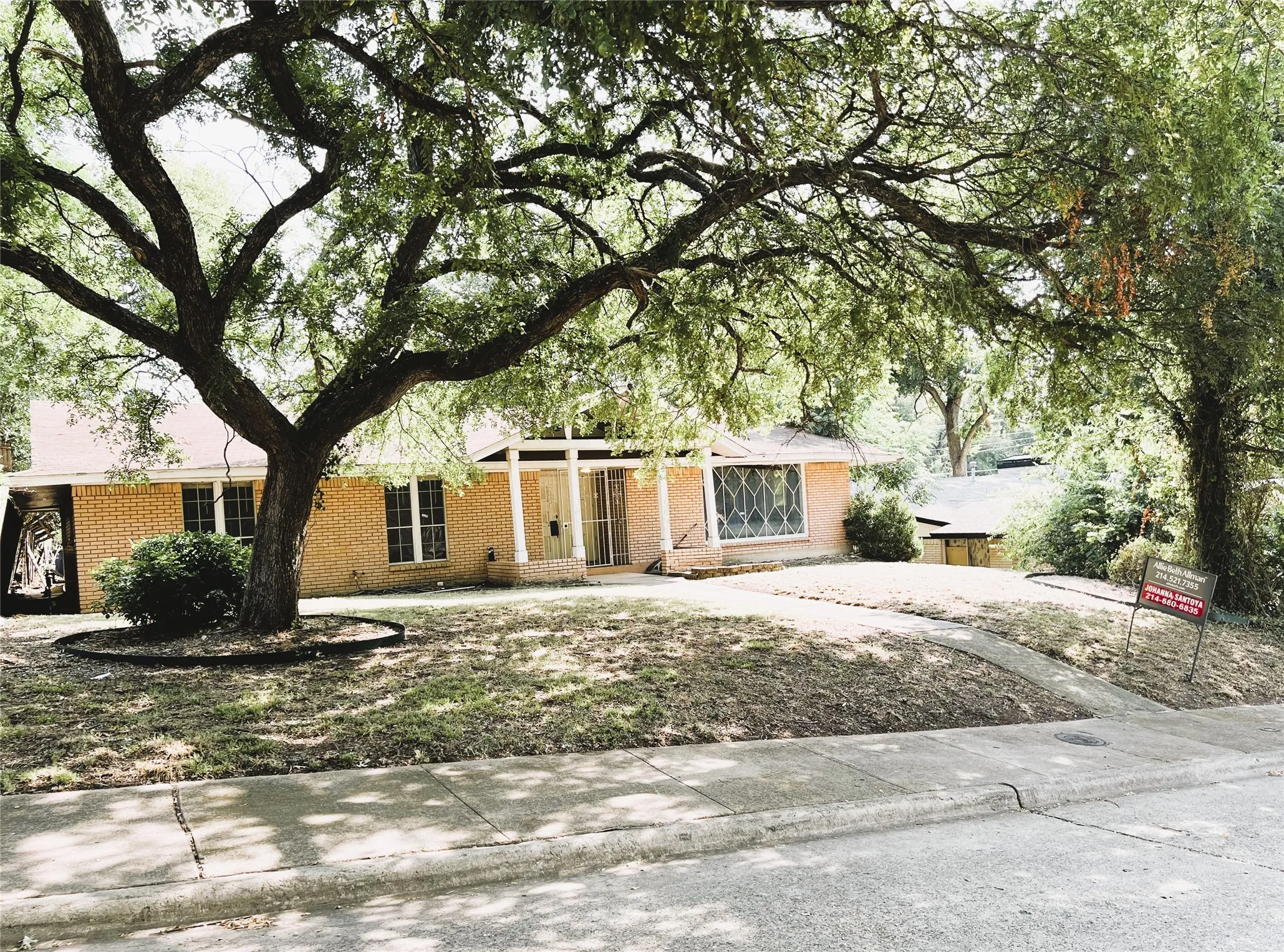 Single Family Residence For Sale in Dallas County , 3530 Kiestcrest Drive, Dallas, Texas 75233, 3 Bedroom, 2 Bathroom, 2 Garage spaces, 2,124 Sqft, built in 1962, mls#21348517, Real Estate Agent in Dallas, Homes For Sale in Dallas county, Homes For Sale in Dallas, Realtor in Dallas Texas, Real Estate Brokerage Independent Realty Texas, Luminita Cordes Realtor