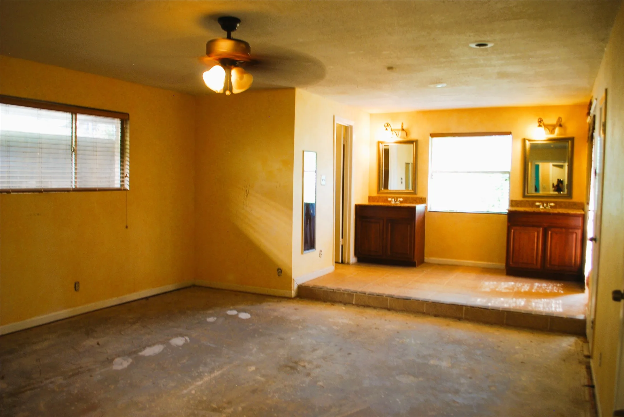 Single Family Residence For Sale in Dallas County , 3530 Kiestcrest Drive, Dallas, Texas 75233, 3 Bedroom, 2 Bathroom, 2 Garage spaces, 2,124 Sqft, built in 1962, mls#21348517, Real Estate Agent in Dallas, Homes For Sale in Dallas county, Homes For Sale in Dallas, Realtor in Dallas Texas, Real Estate Brokerage Independent Realty Texas, Luminita Cordes Realtor