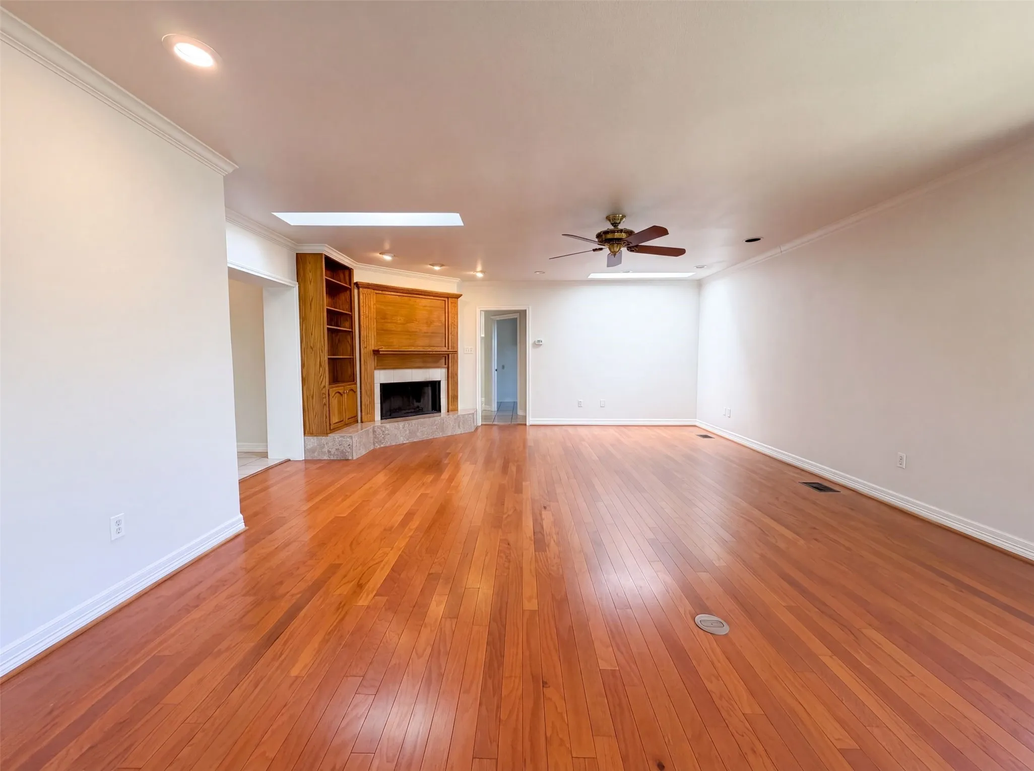 Single Family Residence For Sale in Tarrant County , 7632 Westwind Drive, Fort Worth, Texas 76179, 4 Bedroom, 5 Bathroom, 2 Garage spaces, 3,919 Sqft, built in 1987, mls#21348996, Real Estate Agent in Fort Worth, Homes For Sale in Tarrant county, Homes For Sale in Fort Worth, Realtor in Fort Worth Texas, Real Estate Brokerage Independent Realty Texas, Luminita Cordes Realtor